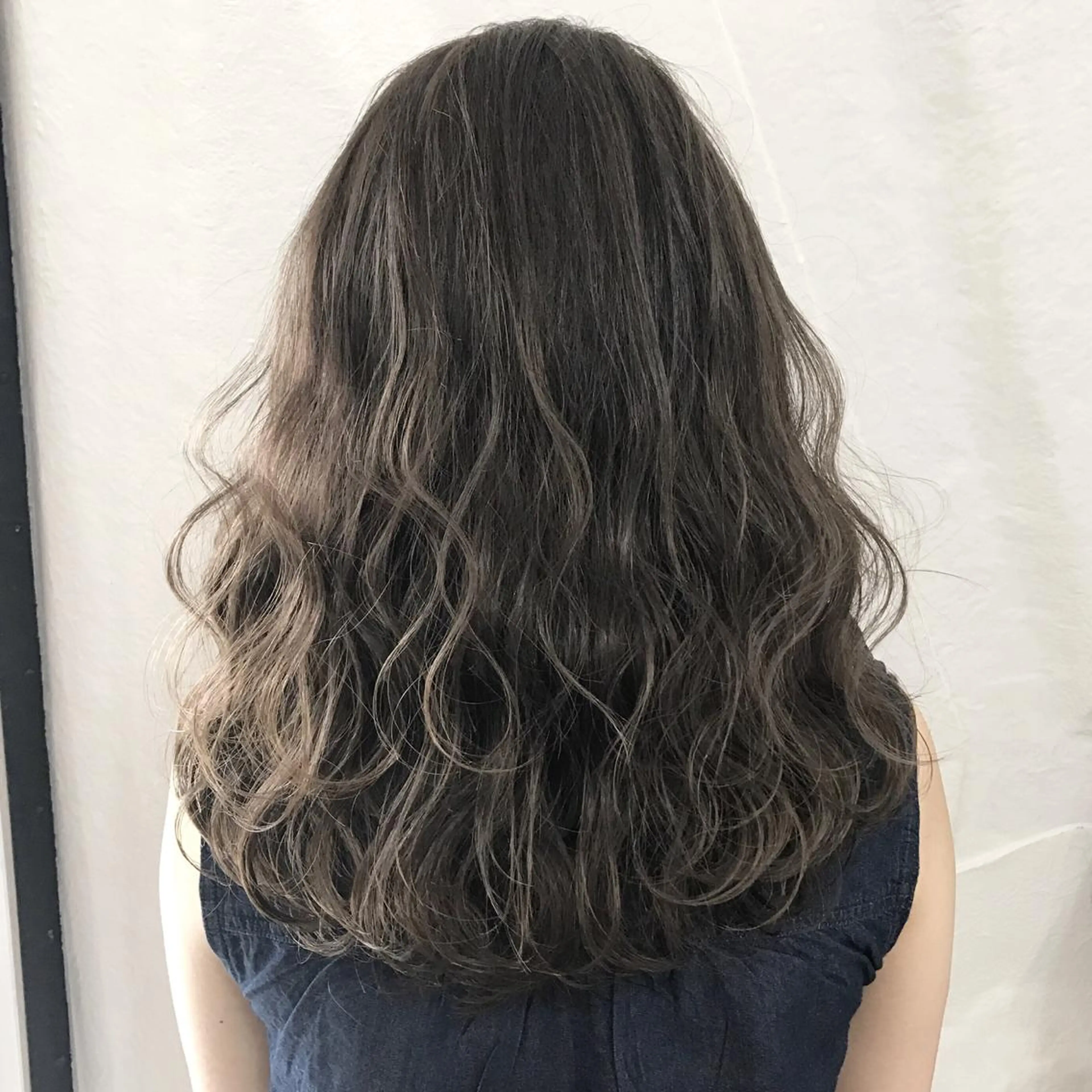 セミロング カラー アッシュ アッシュグレー アッシュグレージュ グレージュ ハイライトカラー K-POP好き美容師 🇰🇷Kai.Yのヘアスタイル