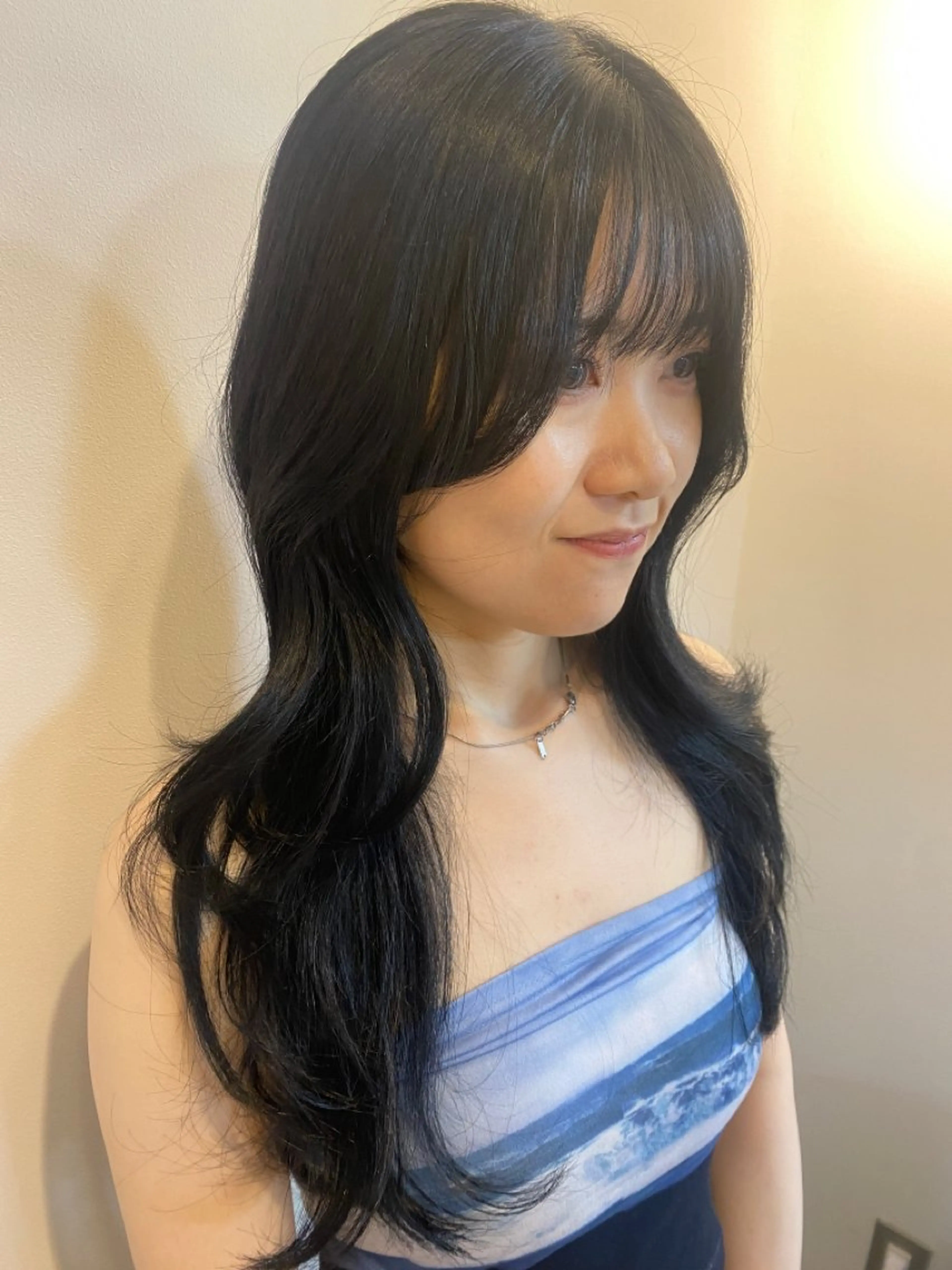 ロング カラー 黒髪 ブルーカラー ブルーブラック ハイレイヤー レイヤーカット カット ヘアカラー トリートメント 和歌山韓国ヘア🌙 MOEのヘアスタイル
