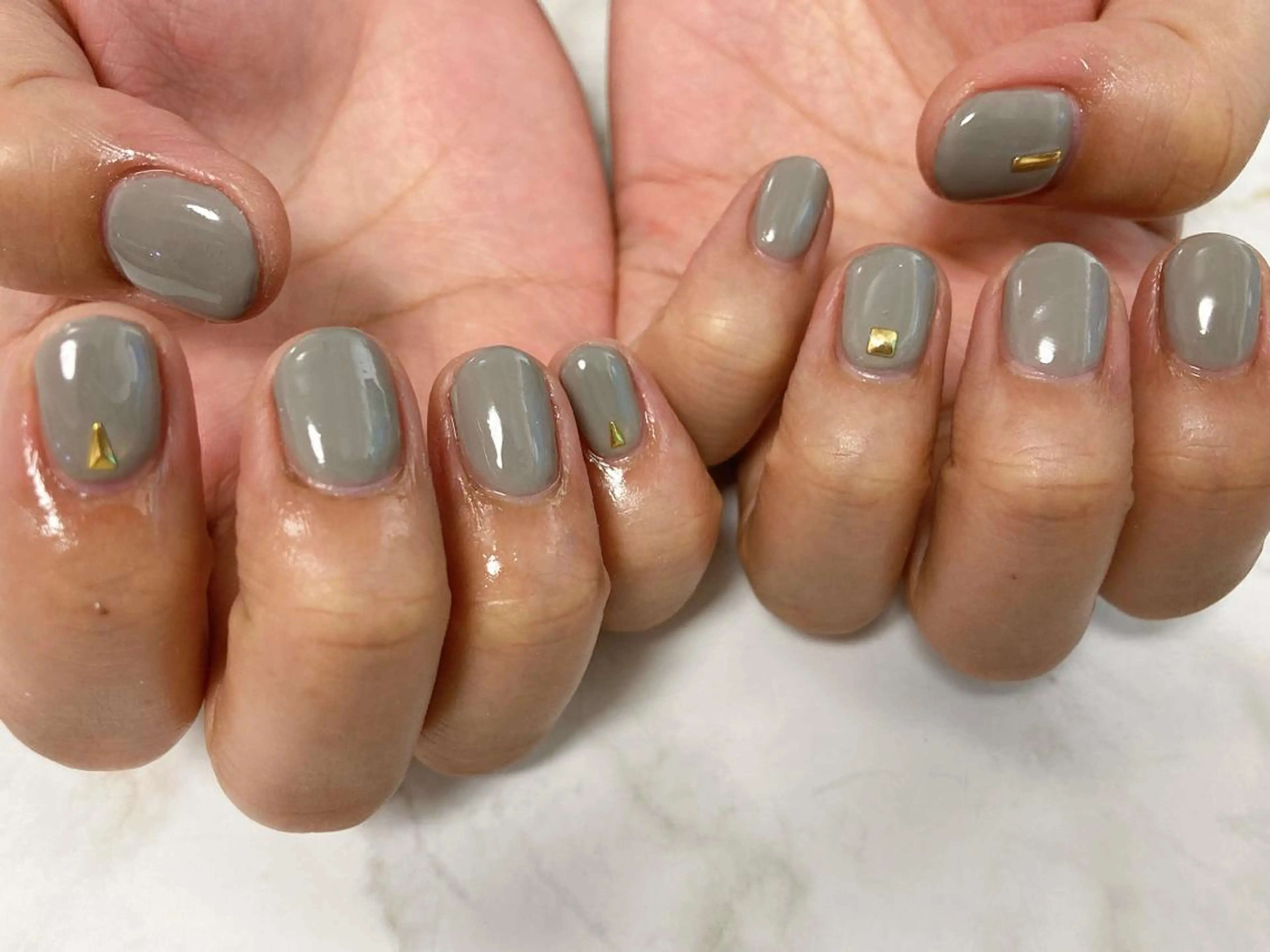 ネイル ワンカラーネイル ハンドネイル mogunail &blowのネイルデザイン