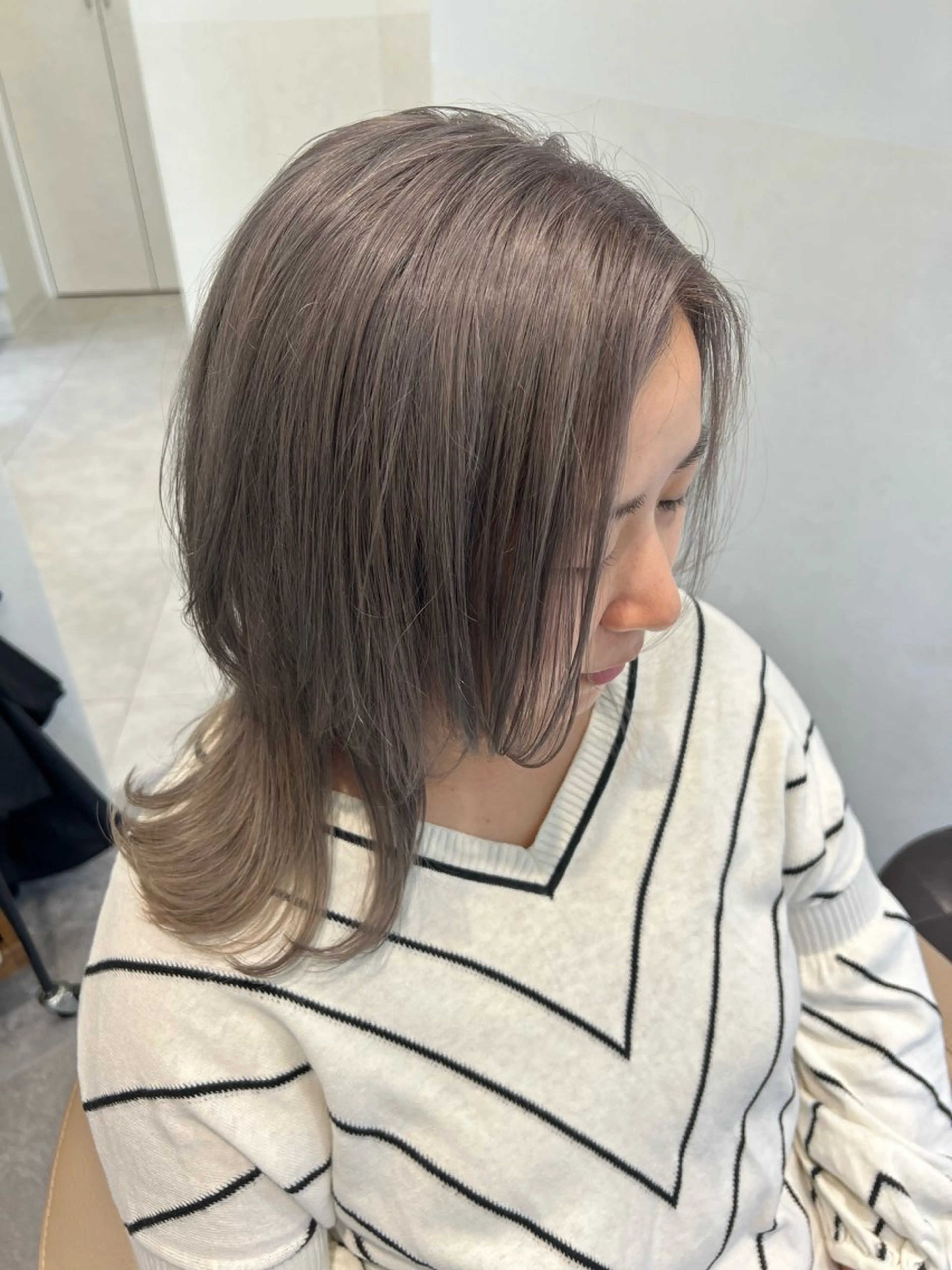 ミディアム カラー グレージュ シルバー シルバーグレージュ カット ヘアカラー トリートメント 🍇おぐら めぐみ🍇のヘアスタイル