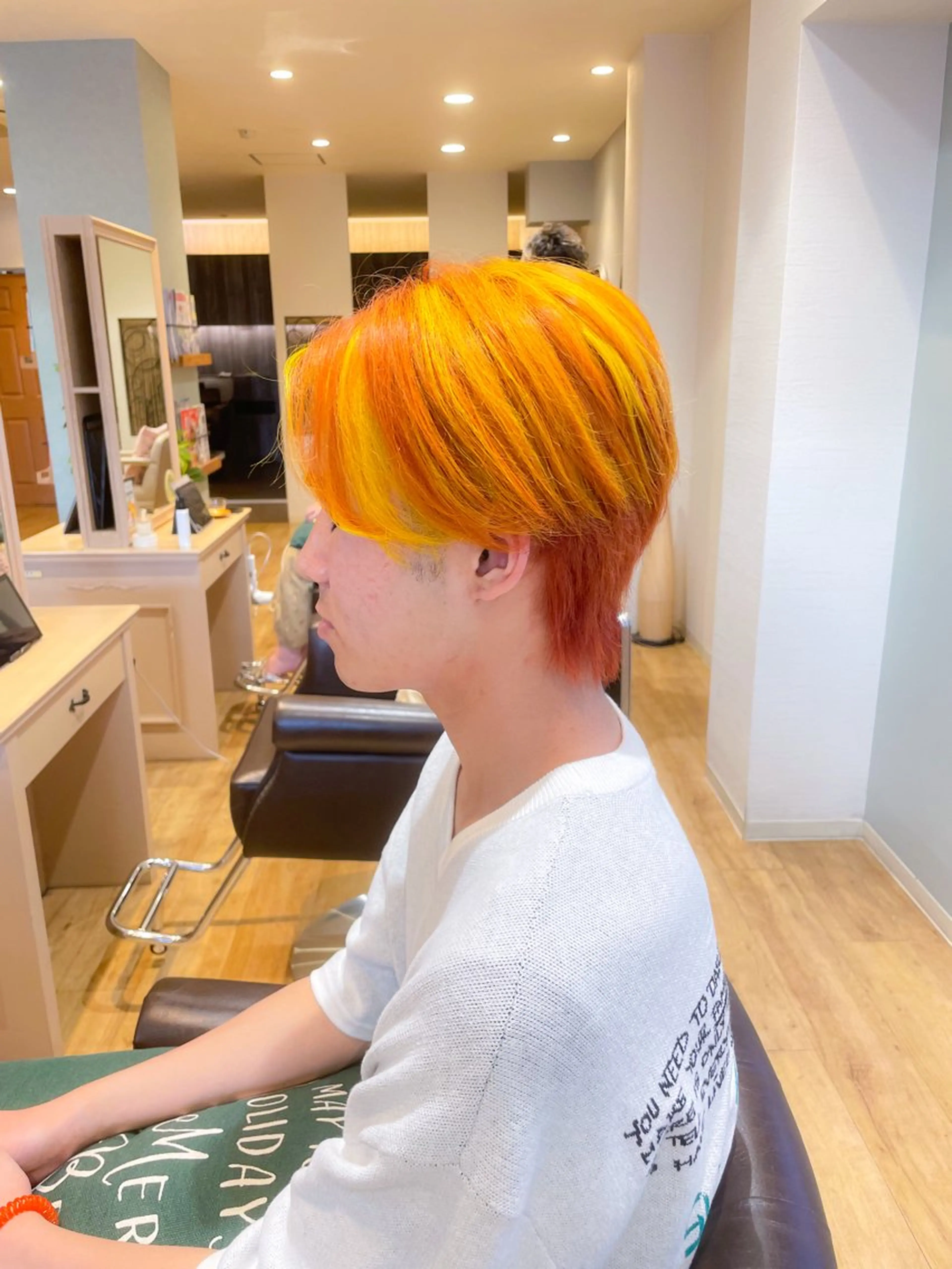 ショート カラー メンズ メンズブリーチ メンズハイライト ブリーチ ハイライトカラー オレンジ ヘアカラー トリートメント 高嶋 憂蘭々のヘアスタイル