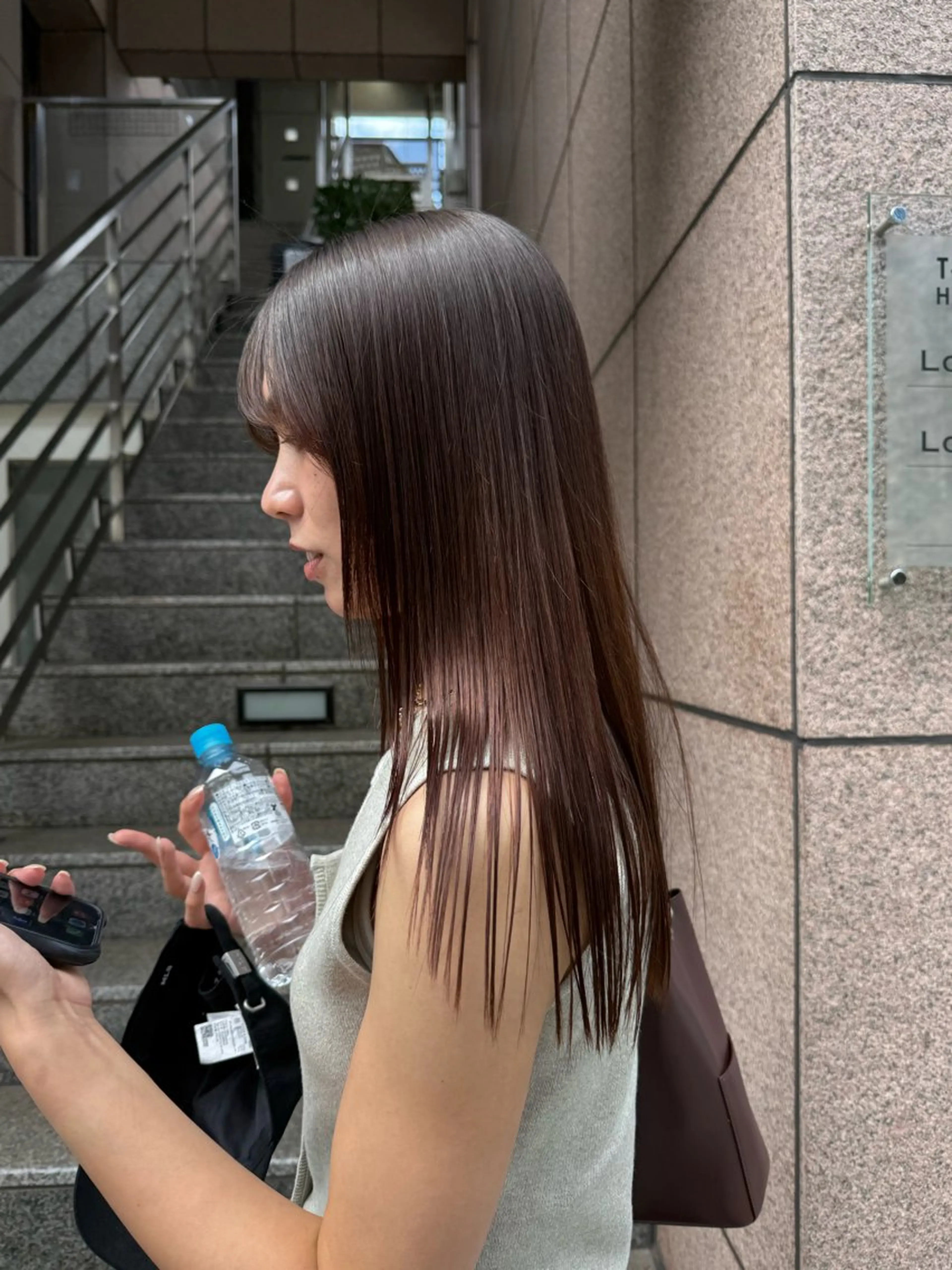 ロング カット 縮毛矯正 トリートメント ミルクティー× グレージュMOMOのヘアスタイル