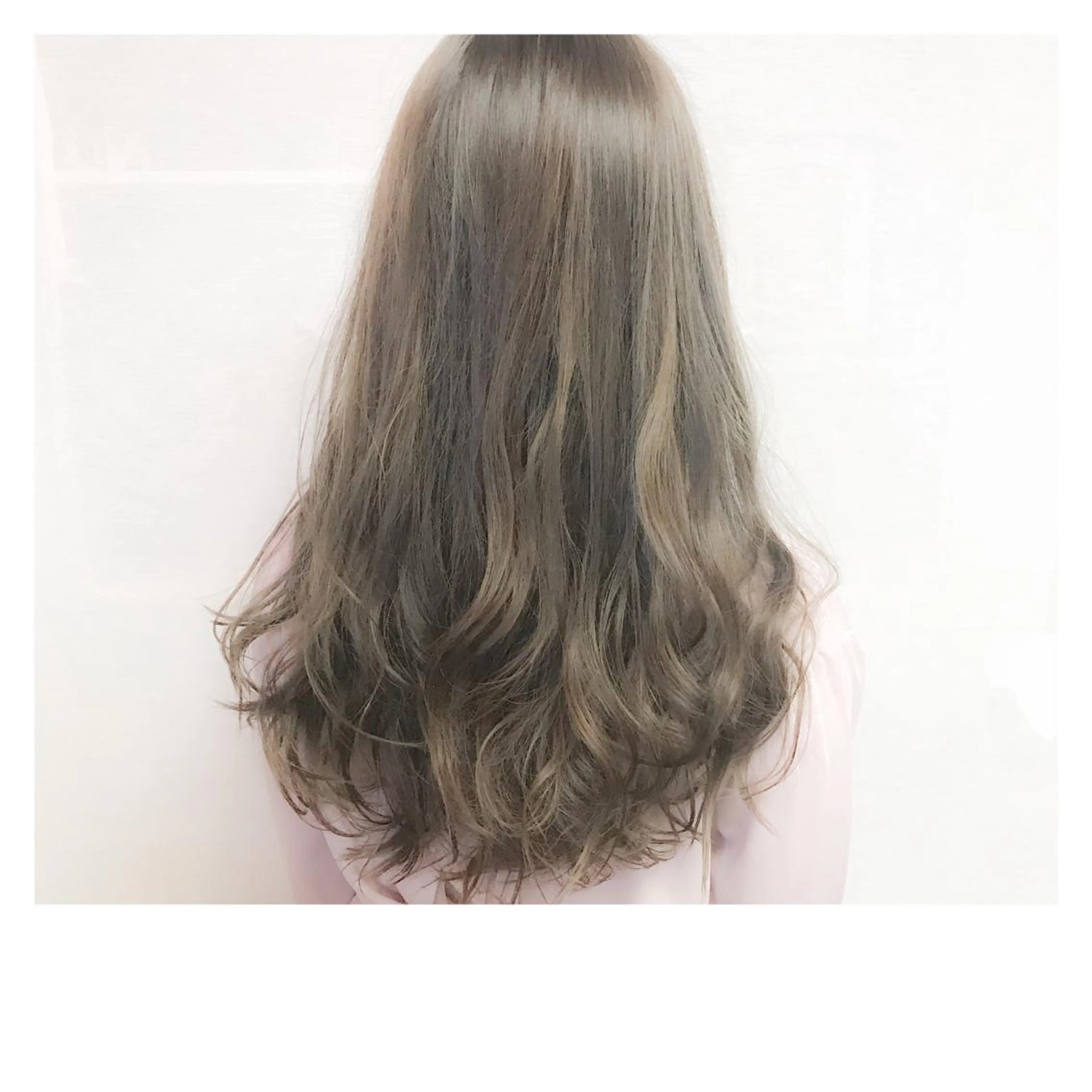 セミロング カラー パーマ アッシュ カット ヘアカラー トリートメント 髪質改善、縮毛矯正 店長浅野太郎のヘアスタイル