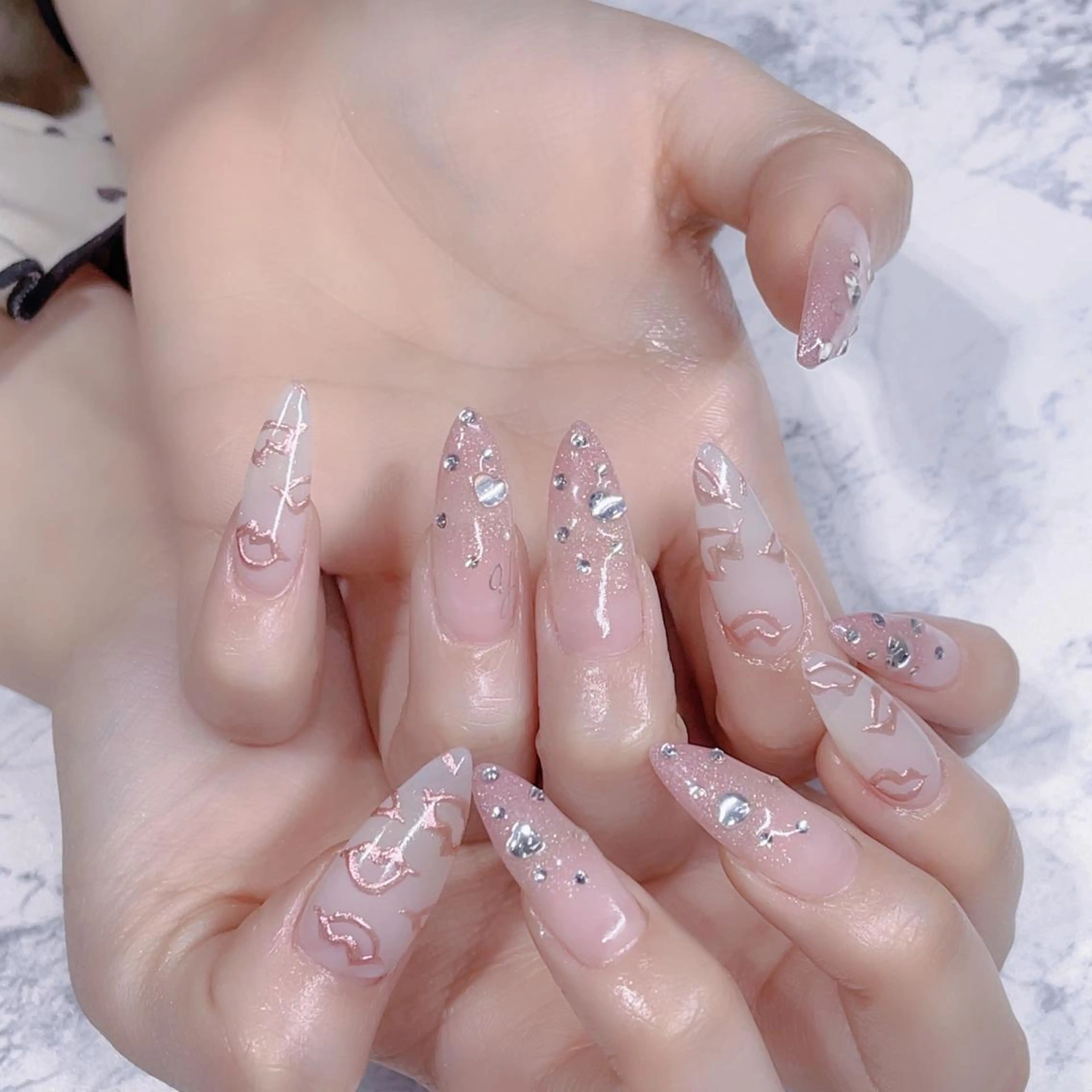 ネイル ハンドネイル Queens ciciのネイルデザイン