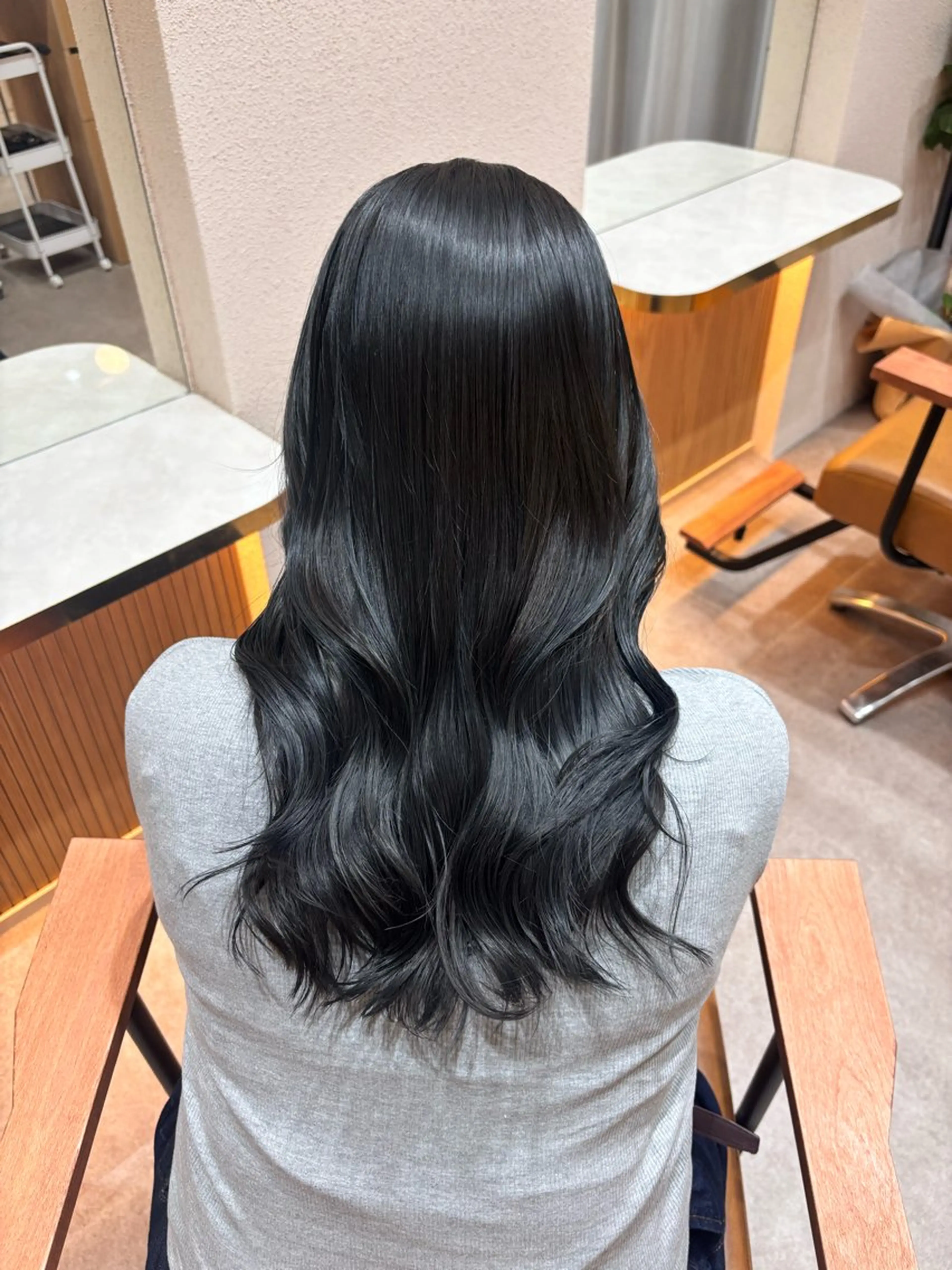 ロング カラー 八木 瑠奈のヘアスタイル