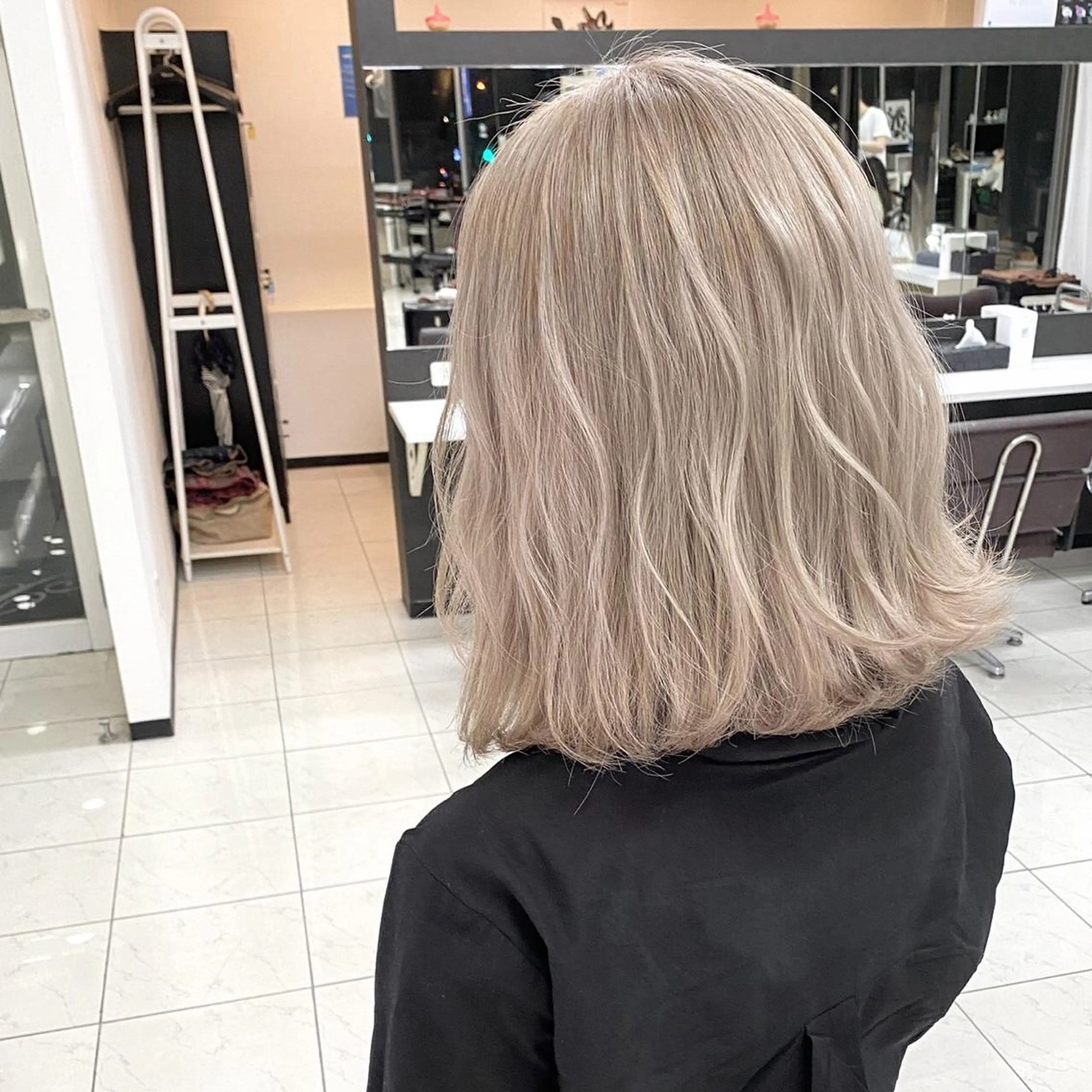 ミディアム カラー 有人/バレイヤージュ /シャドールーツのヘアスタイル