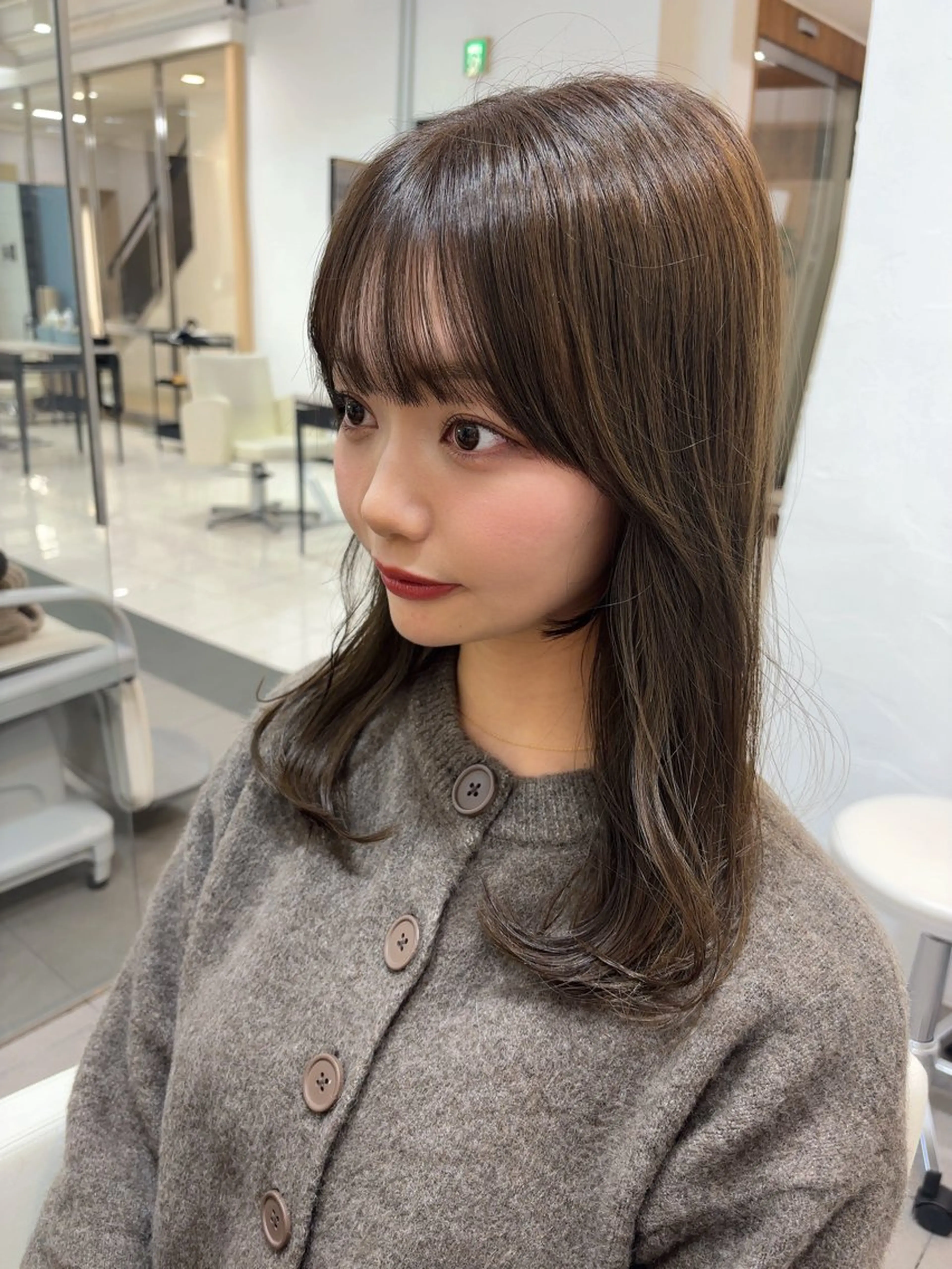 セミロング CHIC 岩下真衣のヘアスタイル