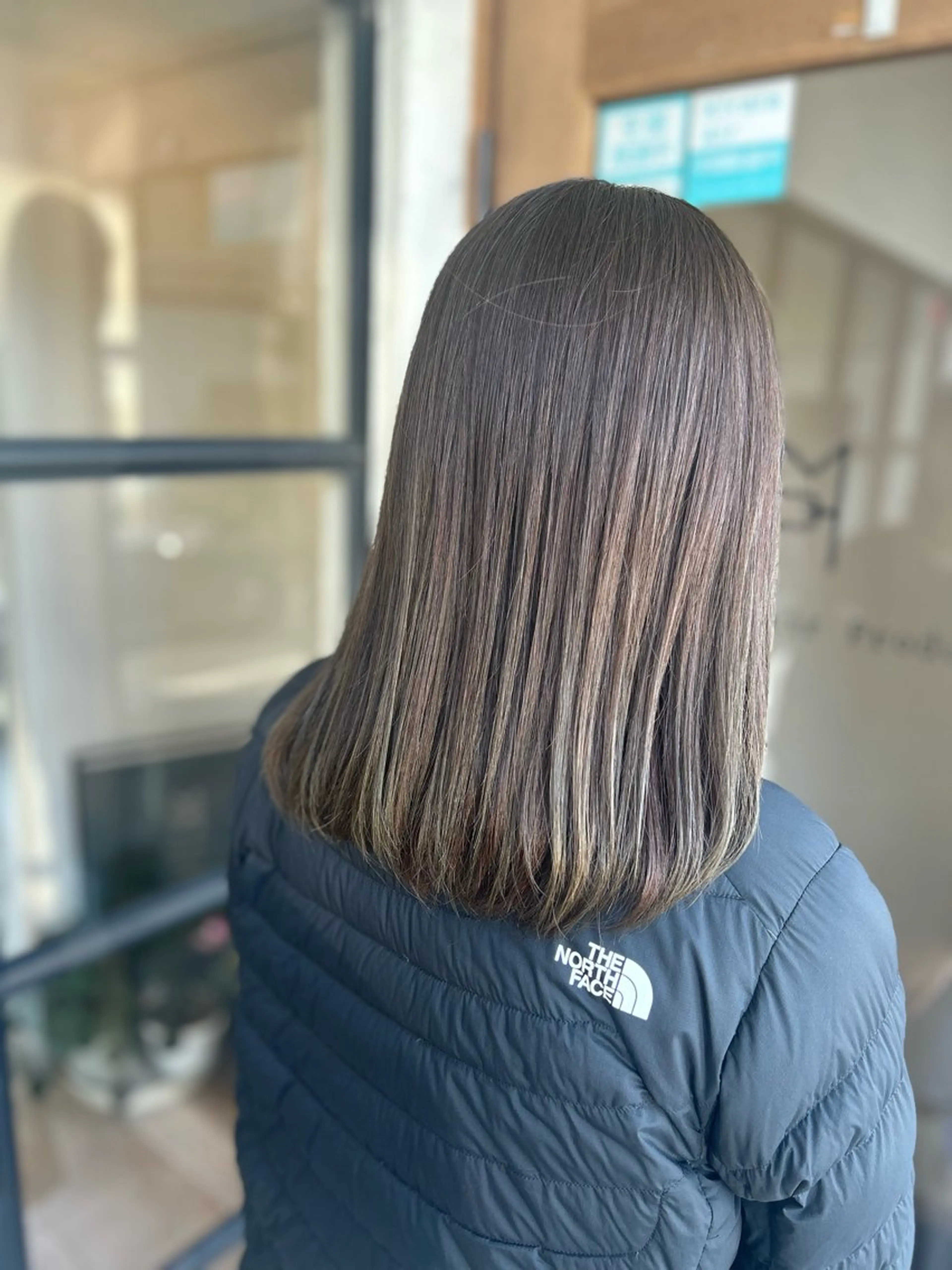 セミロング カラー ブリーチ グレージュ ブリーチなしカラー オリーブグレージュ オリーブグレー カット ヘアカラー トリートメント 井上 花音のヘアスタイル