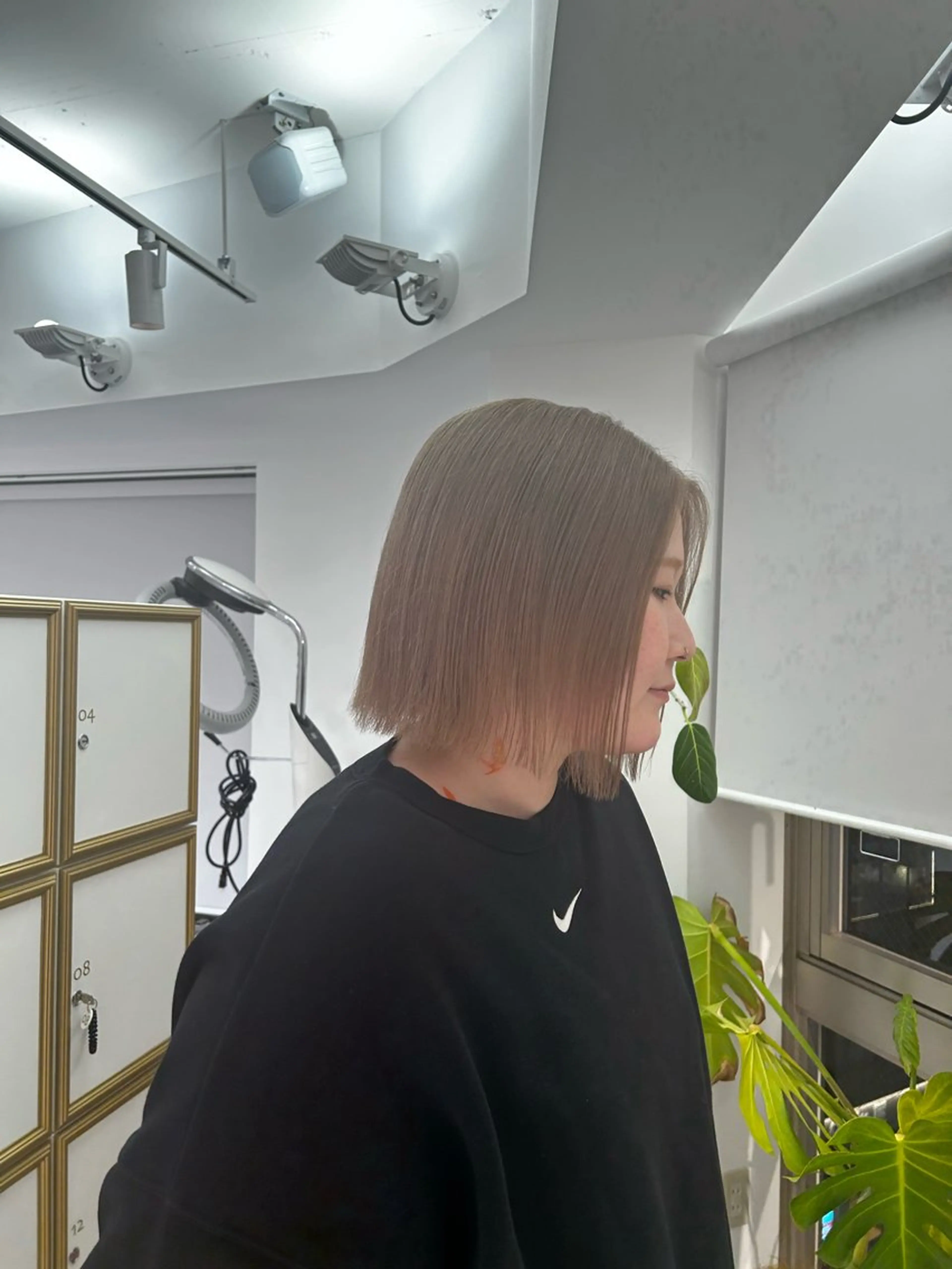 ミディアム カラー ハイトーン/レイヤー /瀬川琴音のヘアスタイル