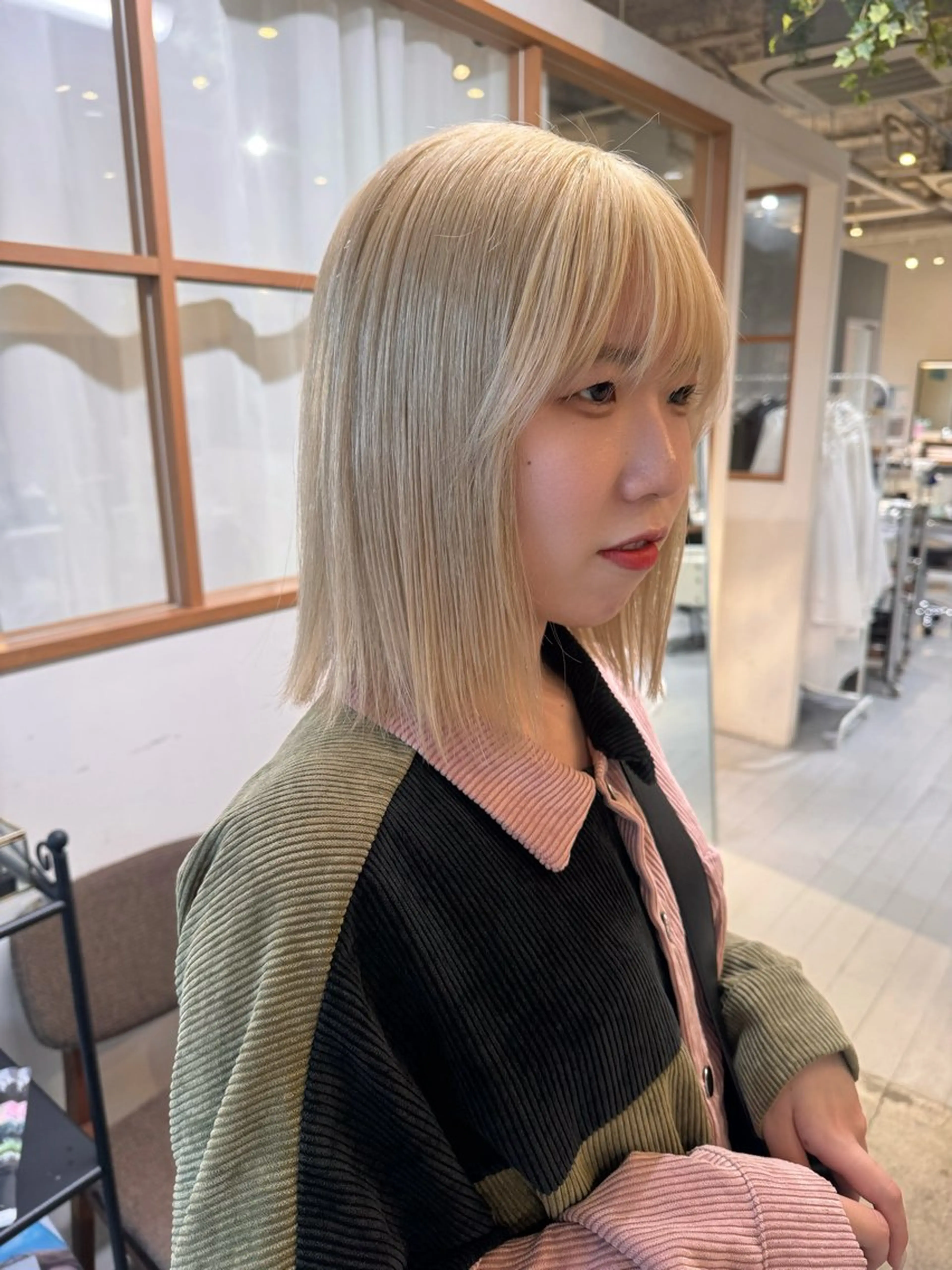 カラー ウラベヨシカ 似合わせカットカラーのヘアスタイル