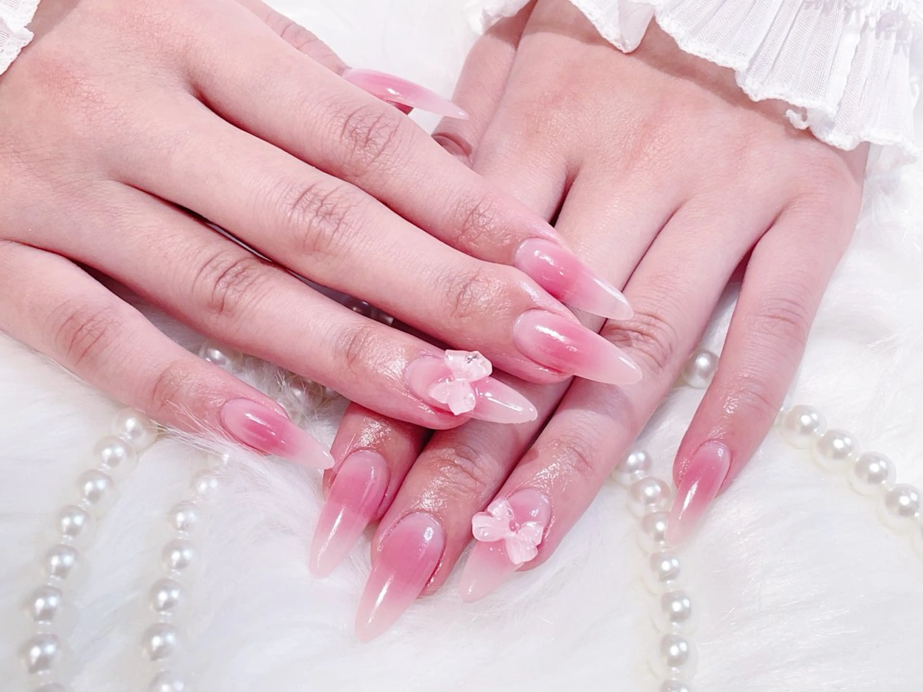 ネイル チークネイル 長さ出し フラワーネイル フレンチネイル ガーリー ハンドネイル ハンドケア SunNail池袋駅 ワンホンネイルのネイルデザイン