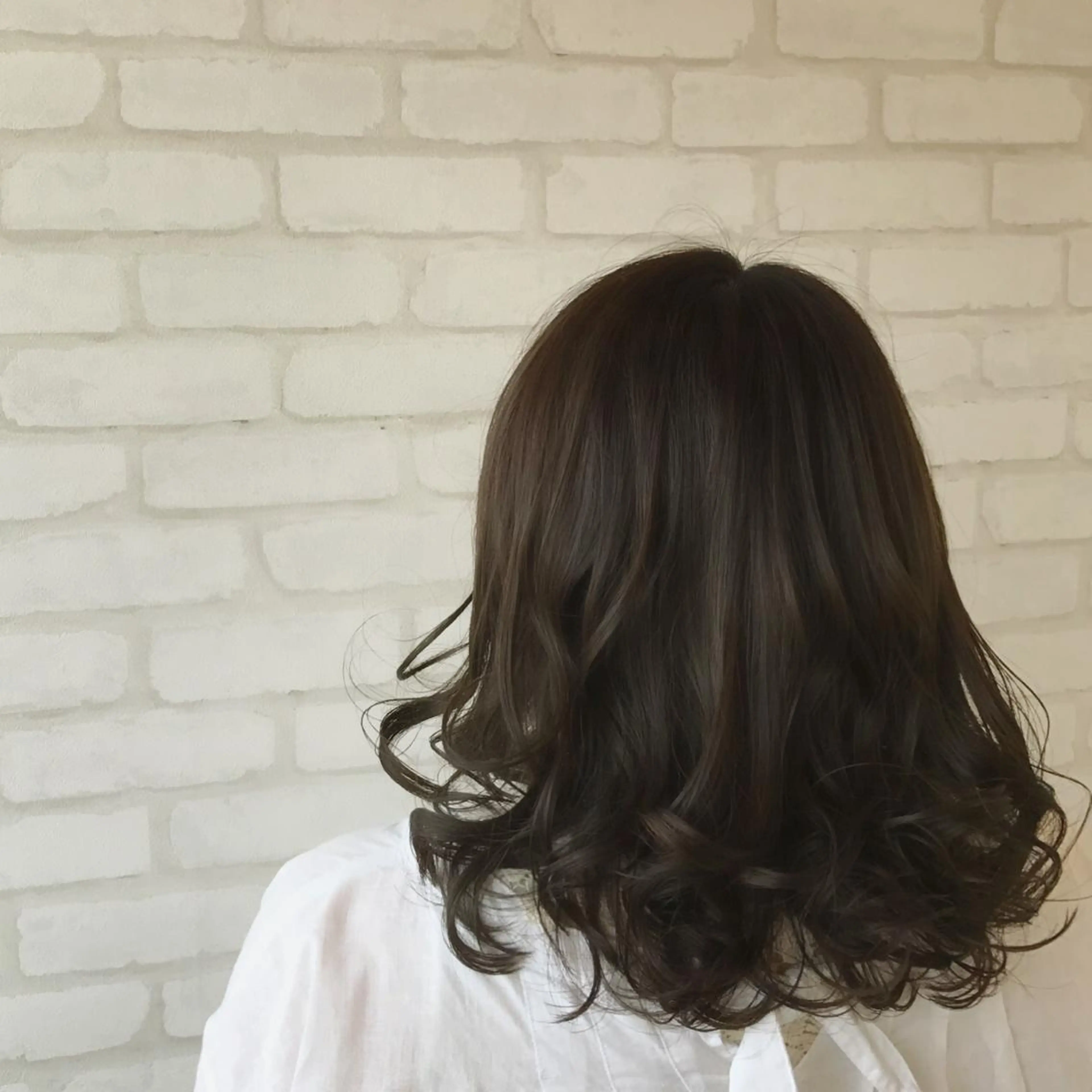 ミディアム カラー グレージュ 【髪質改善】 夏目結以のヘアスタイル