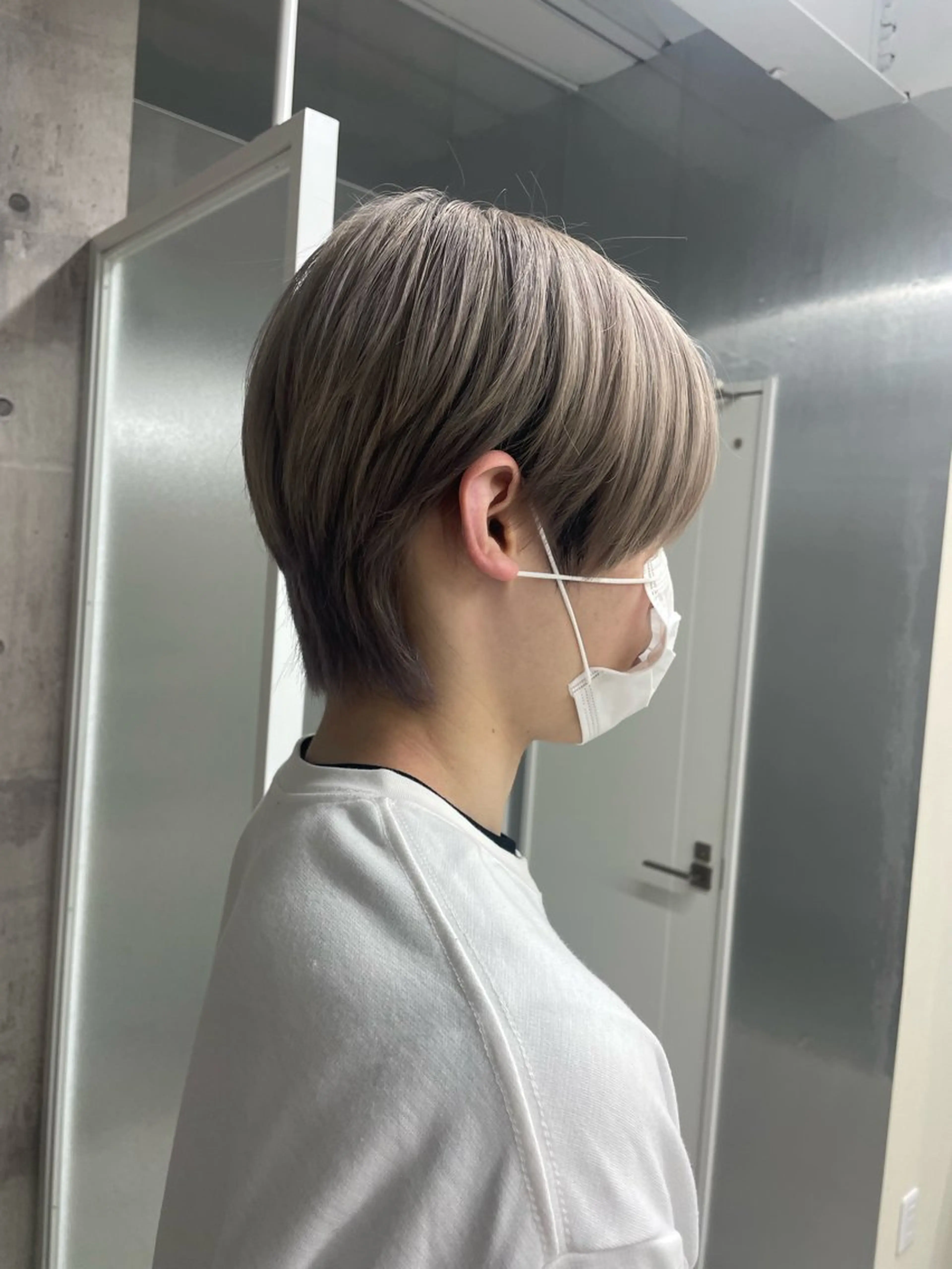 ショート カラー メンズ シルバー ホワイトシルバー カット ヘアカラー 錦 茉李 @lm.mari03のヘアスタイル