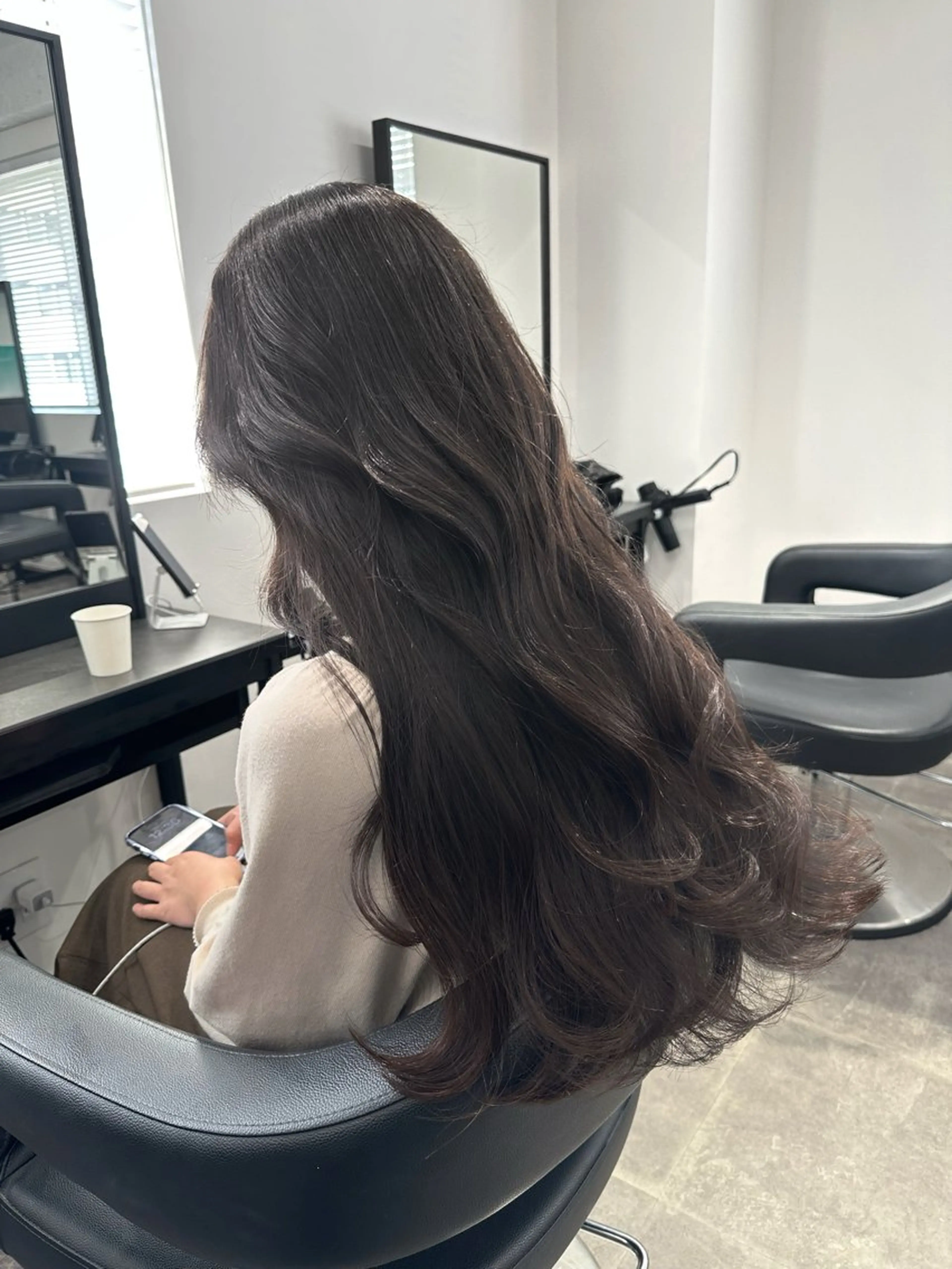 カラー カット ヘアカラー トリートメント 地毛風縮毛矯正飛我 赤み無し透明感ヘアのヘアスタイル