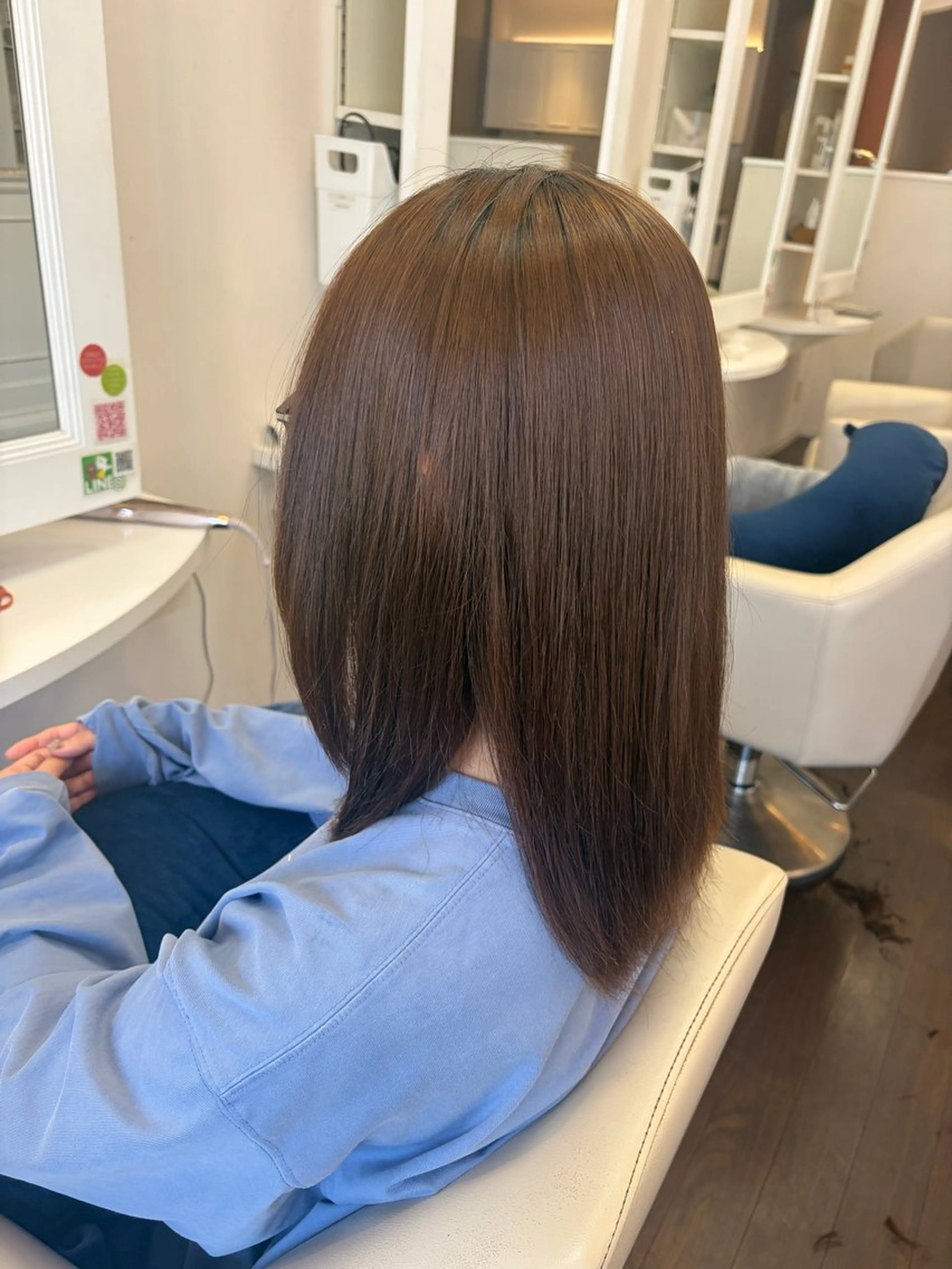 セミロング 顔まわりレイヤー レイヤーカット カット 秋山 麗奈のヘアスタイル