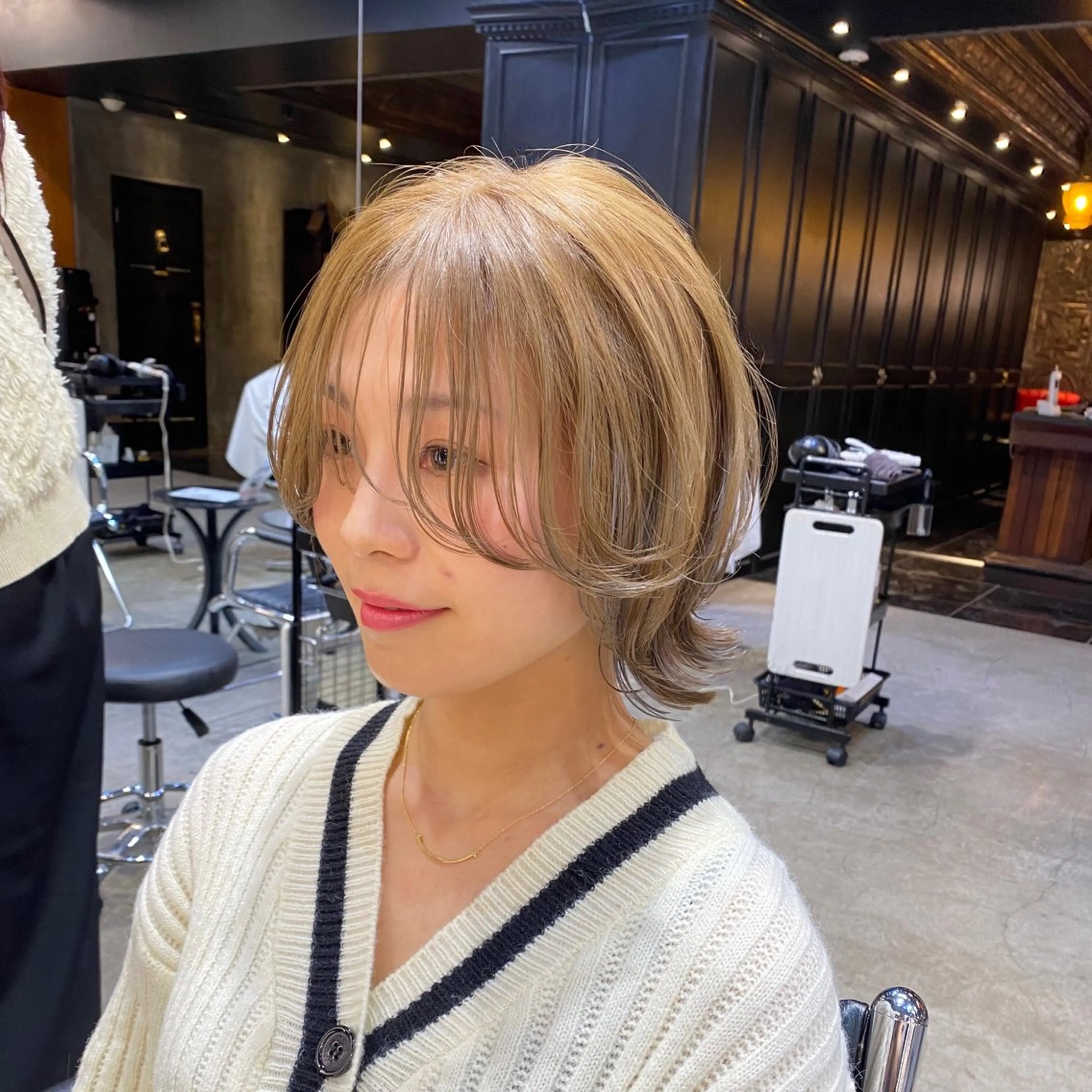 ショート カラー ベージュカラー ブリーチ ダブルカラー ミルクティーベージュ ブリーチなしカラー カット ヘアカラー 透明感カラー🌿 グレージュ🐺陽介のヘアスタイル