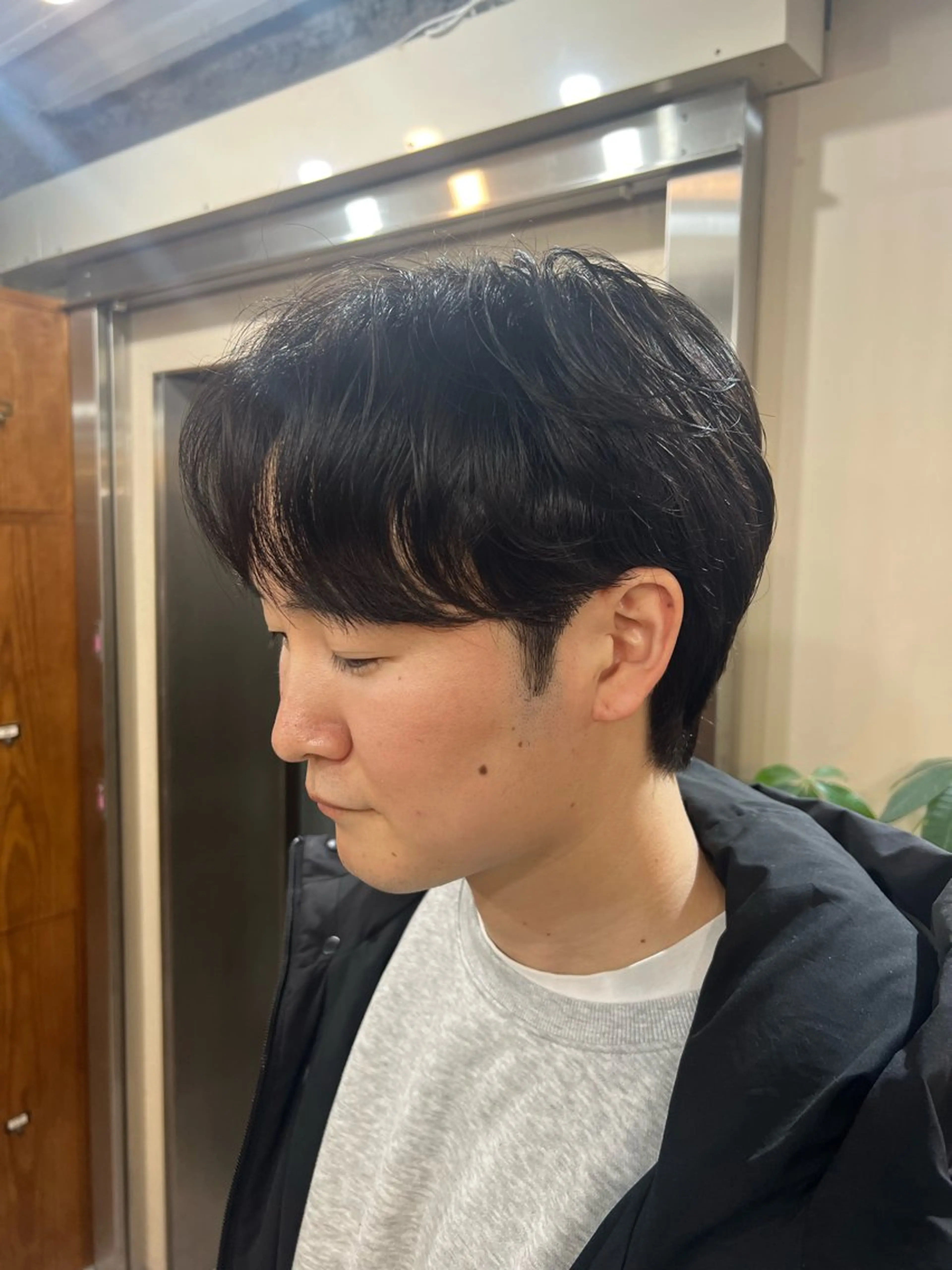 ミディアム メンズ メンズ職人/センター パート/富沢真斗のヘアスタイル