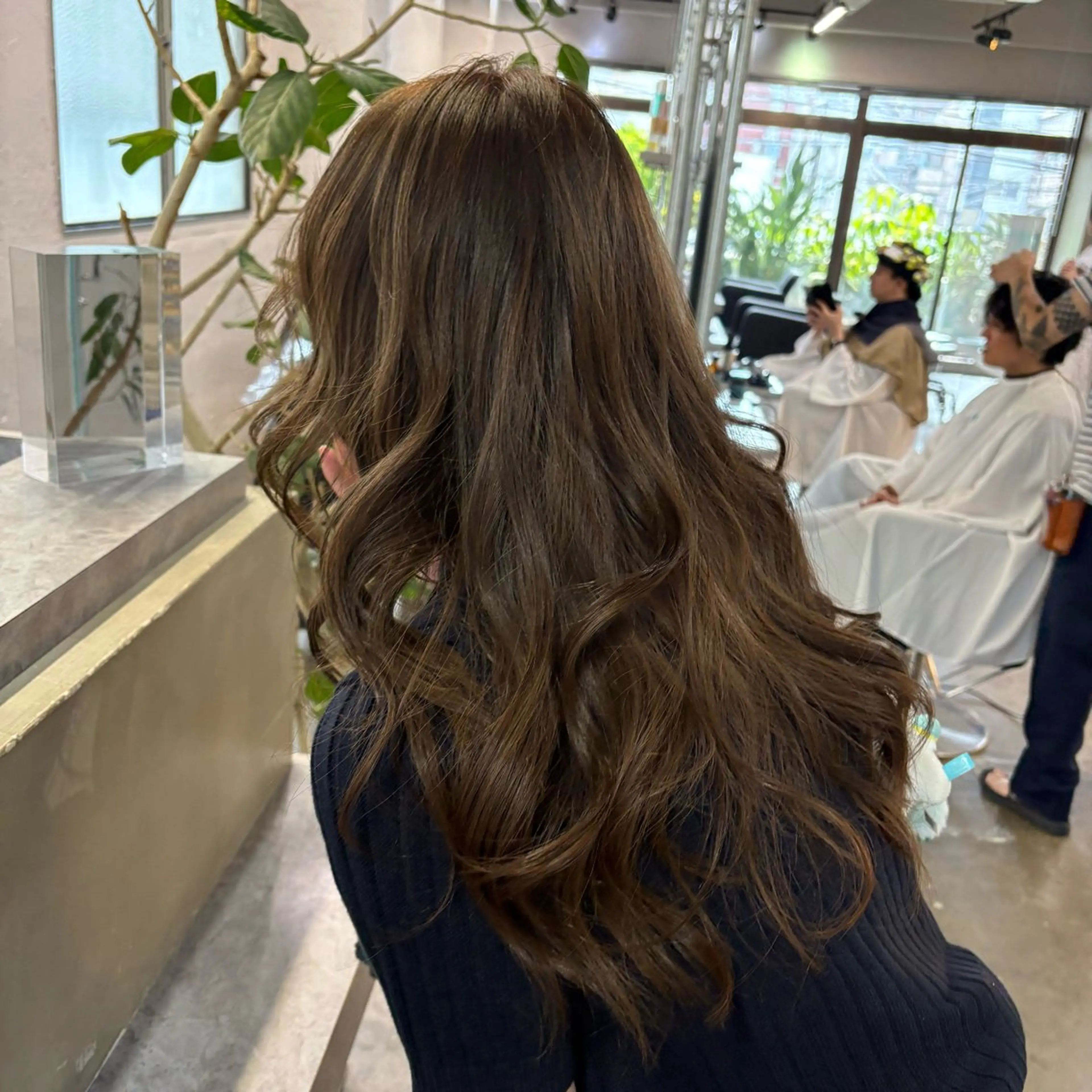 ロング ヘアカラー 小顔に見えるボブ 透明感カラー🪽のヘアスタイル