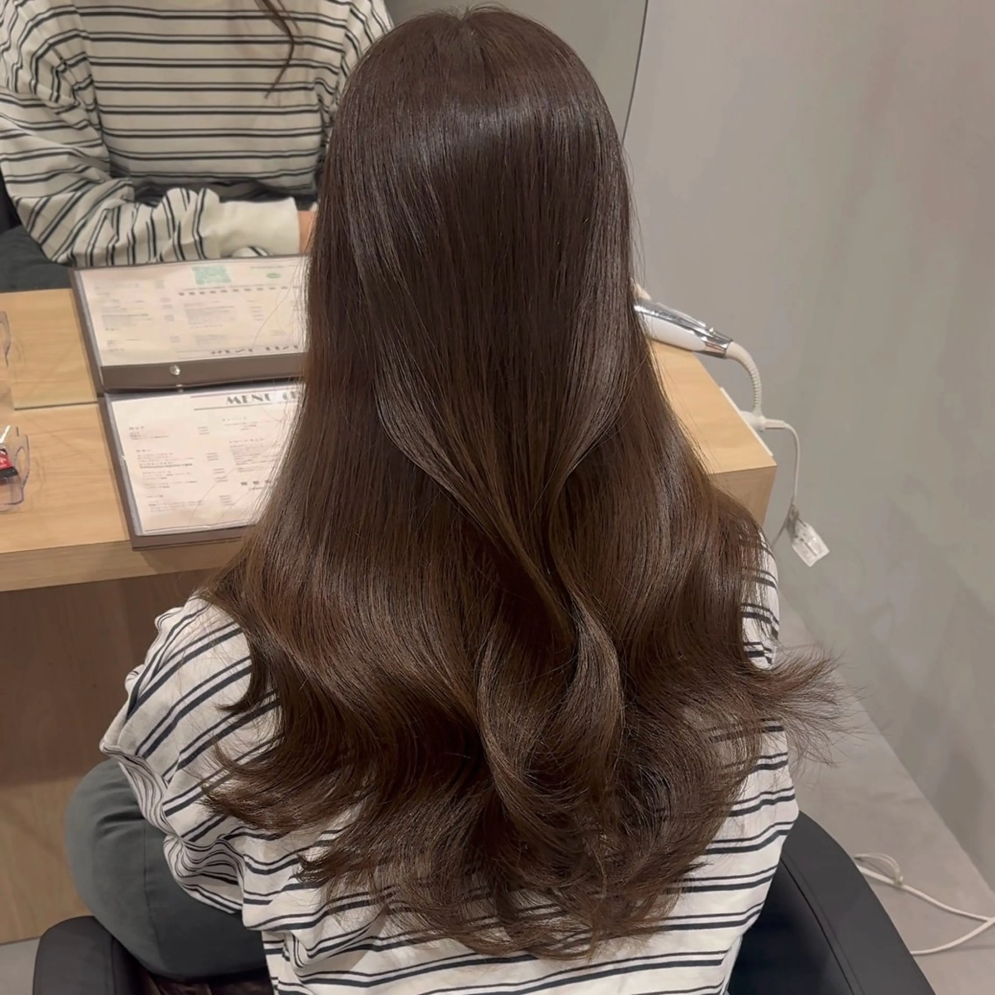 ロング カラー 透明感カラー グレージュ 韓国風ヘア レイヤーカット 小顔カット 片山 輝のヘアスタイル