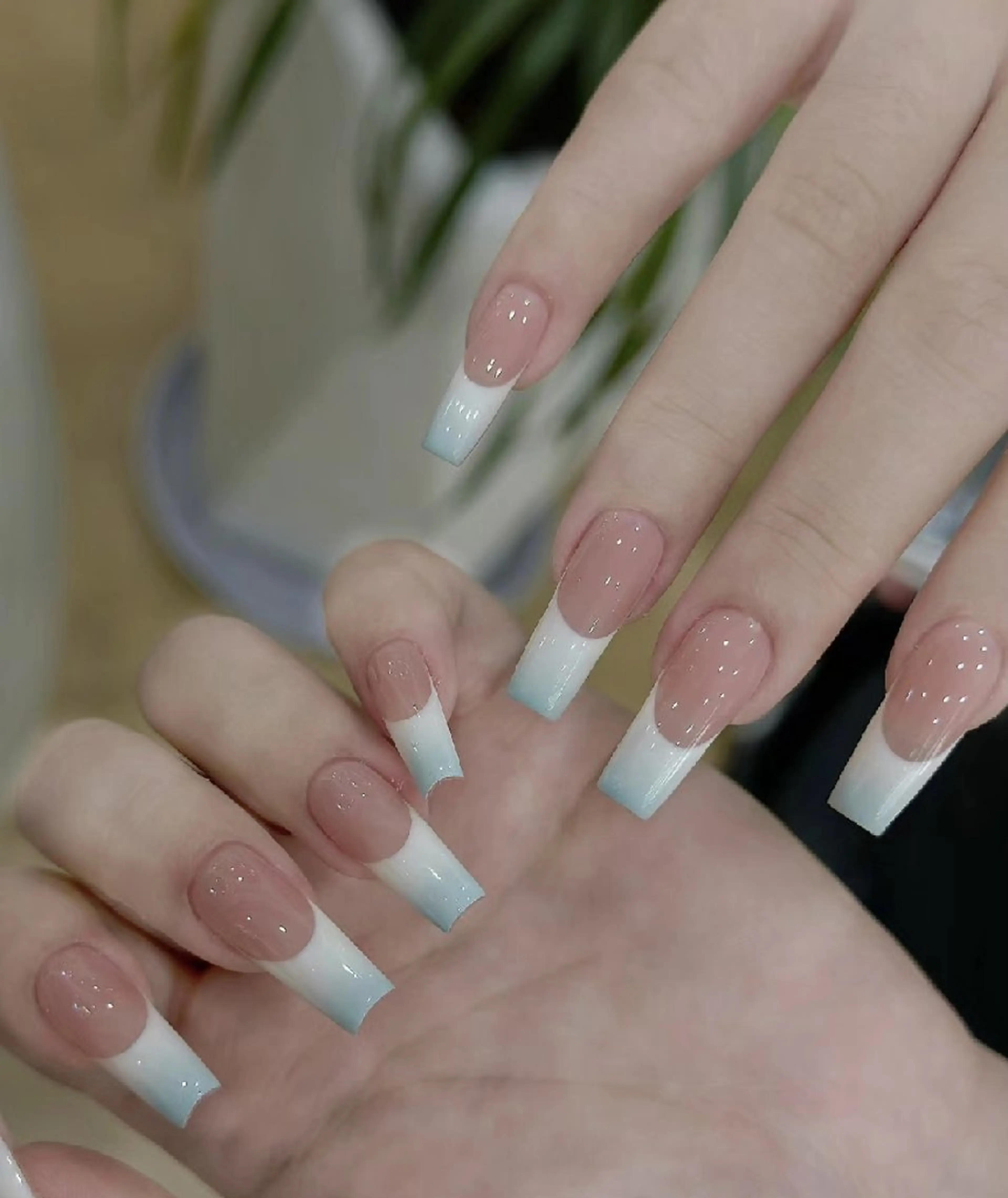 ネイル チークネイル 長さ出し フレンチネイル ジェルネイル キラキラネイル ハンドネイル UM Nail Salonのネイルデザイン