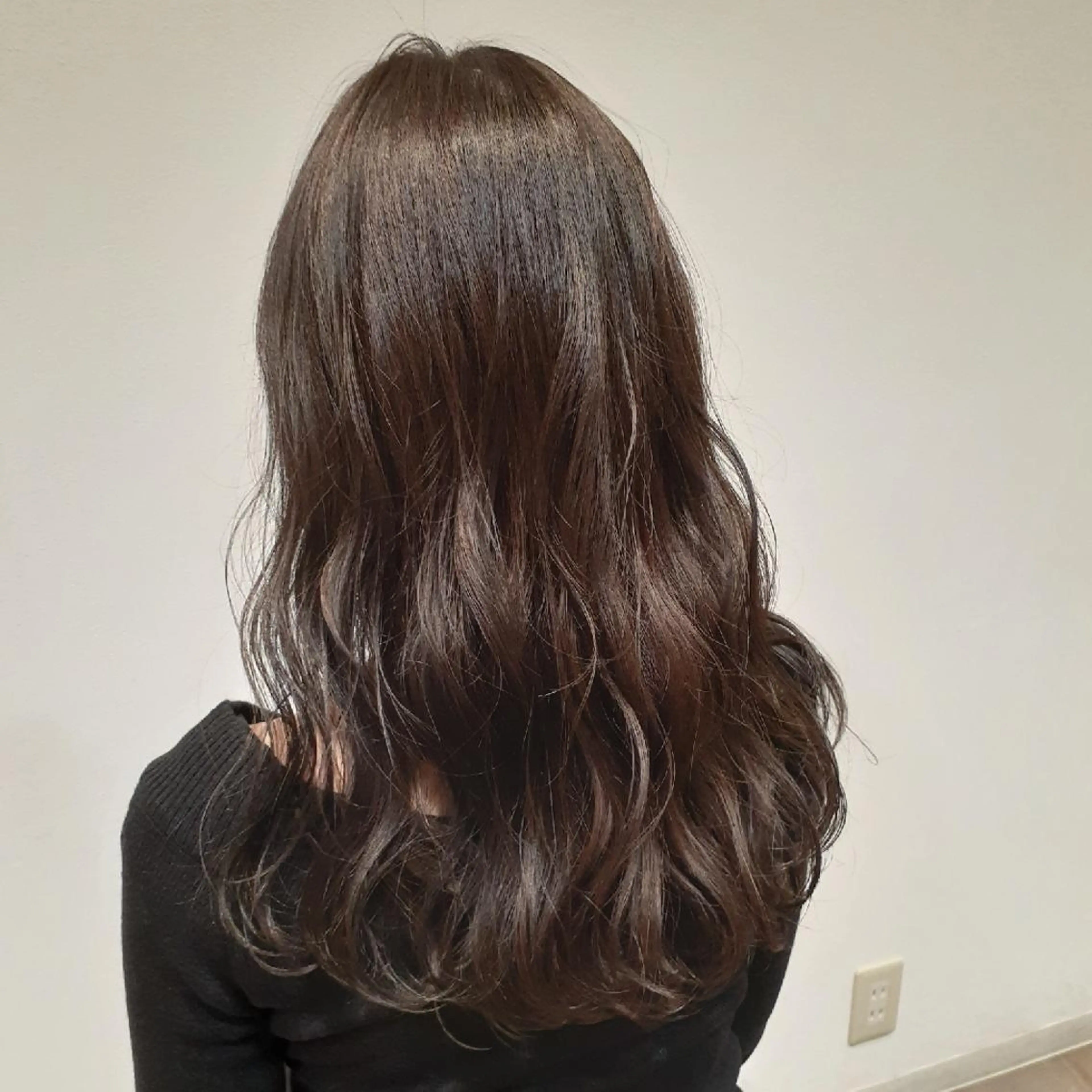 カラー セミロング アッシュ 高橋 彩のヘアスタイル