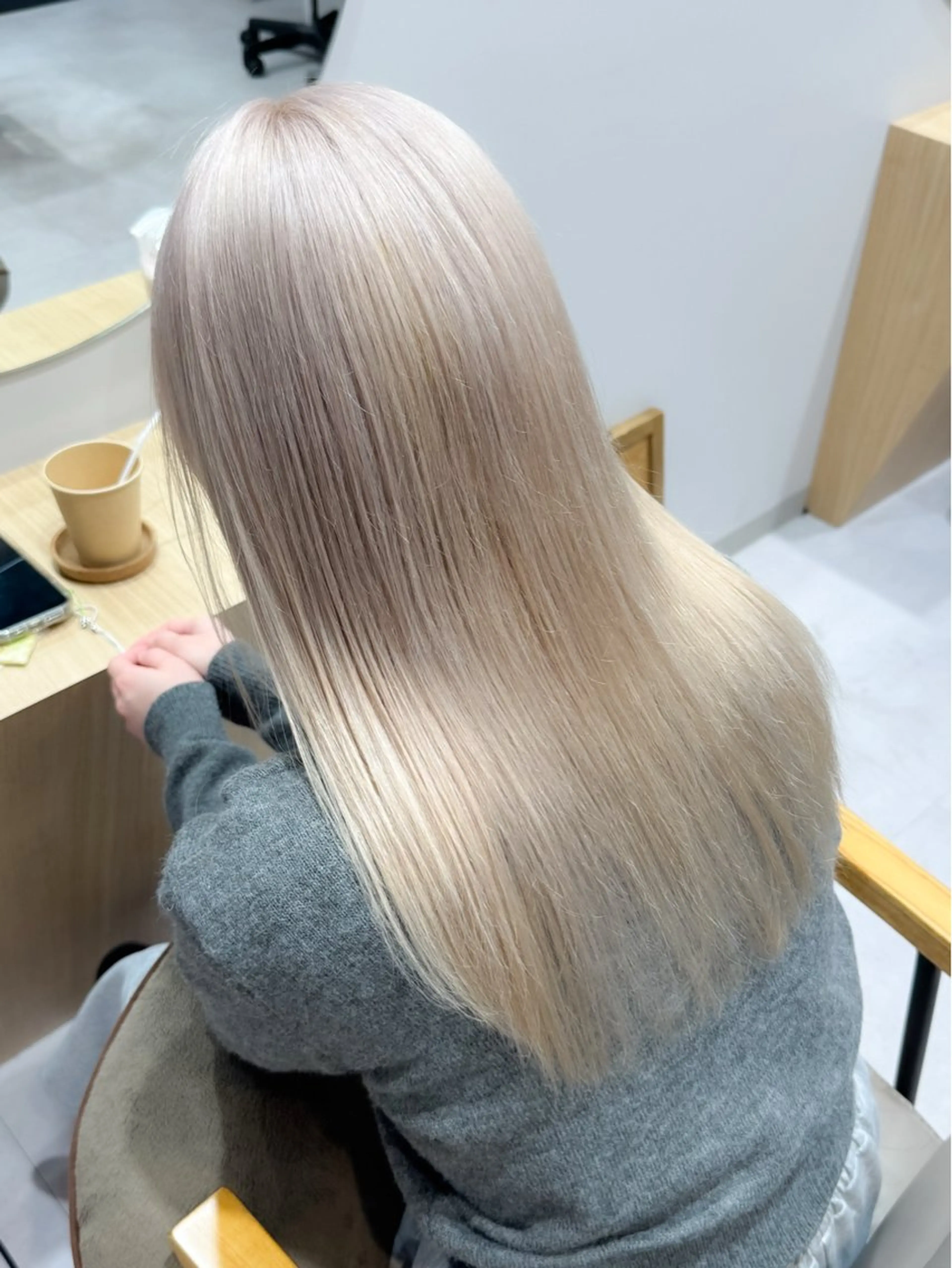 ロング カラー ヘアアレンジ ブリーチ ダブルカラー イヤリングカラー イルミナカラー ブリーチなしカラー ヘアカラー 立川レイヤー 透明感カラーaoiのヘアスタイル