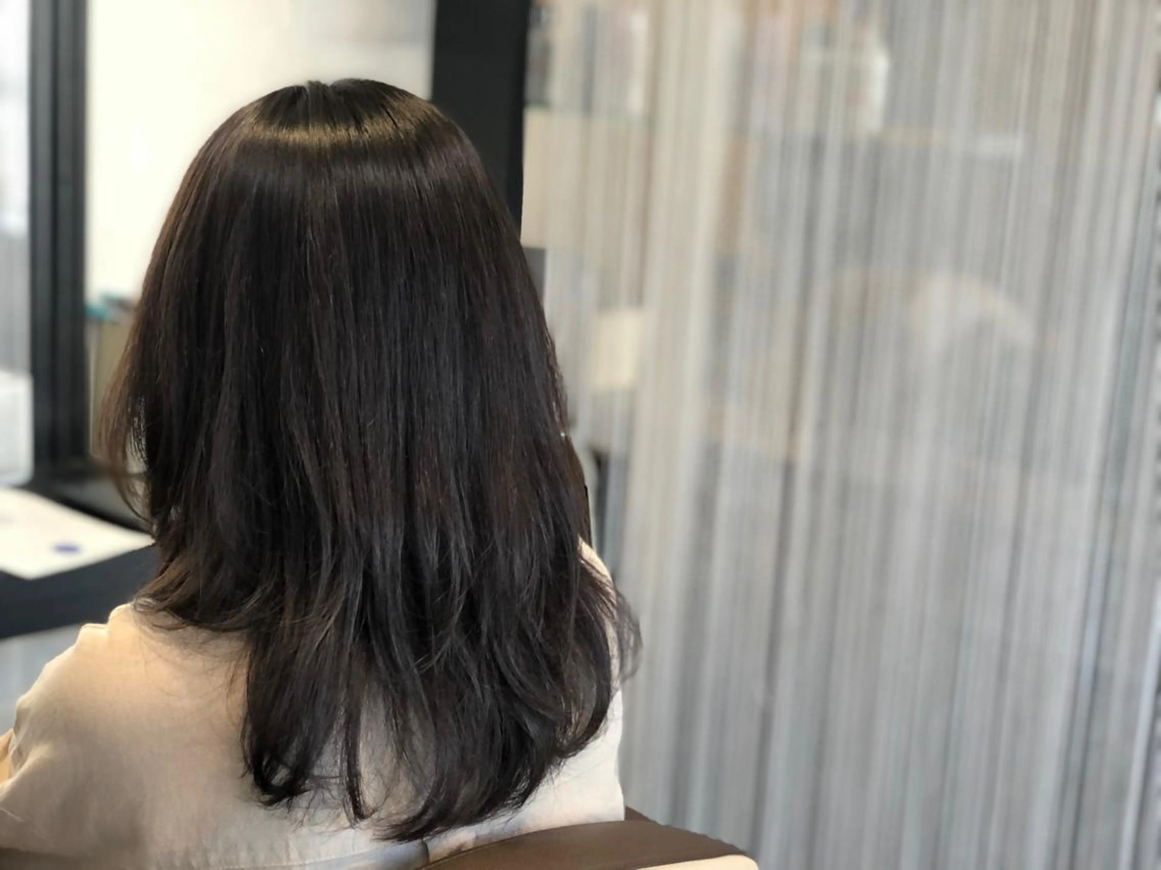 ミディアム カット 縮毛矯正 若泉 真梨のヘアスタイル