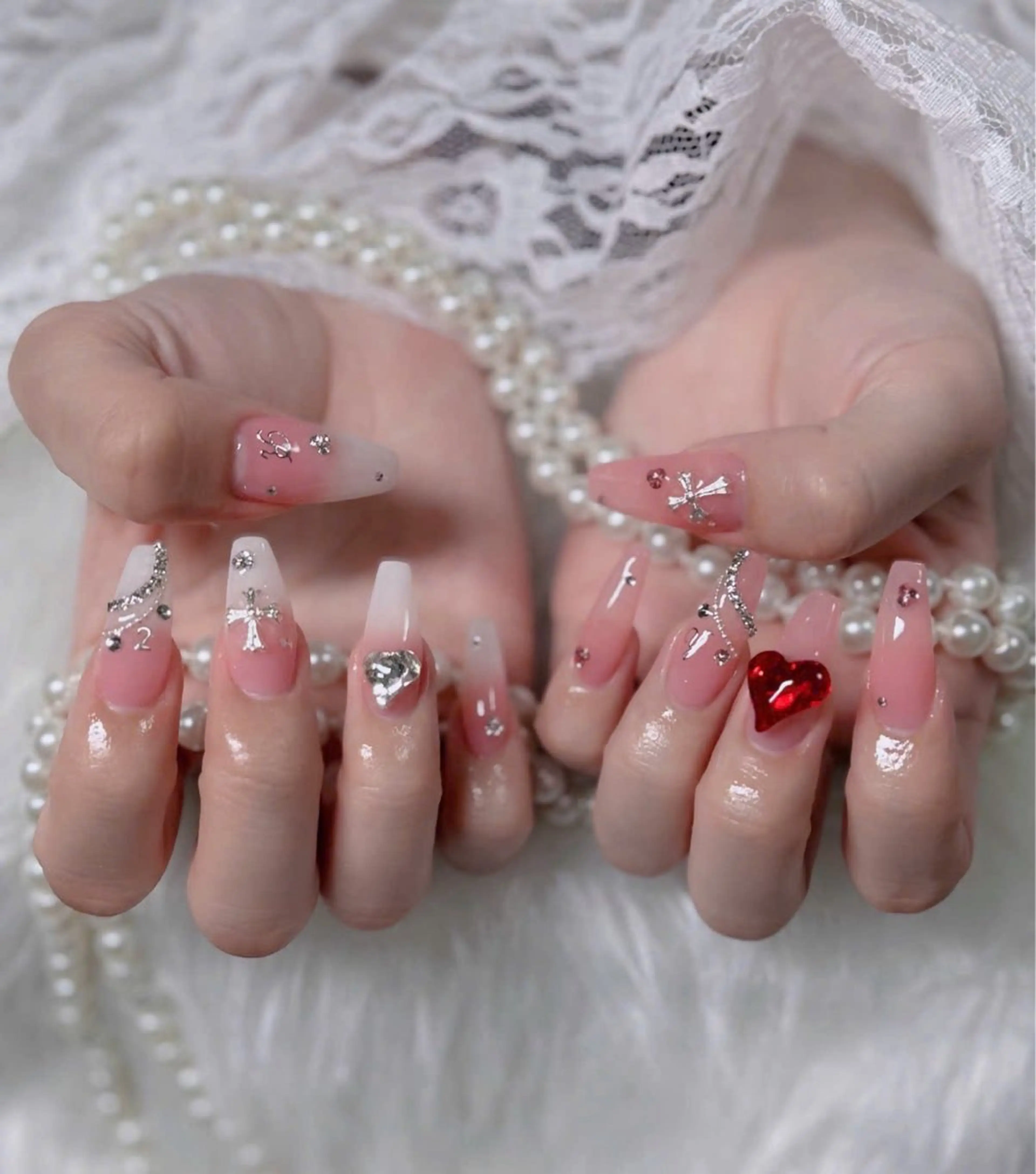 ネイル フレンチネイル ジェルネイル ガラスフレンチ ハロウィン ハート ハンドネイル H.baby Nail Salonのネイルデザイン