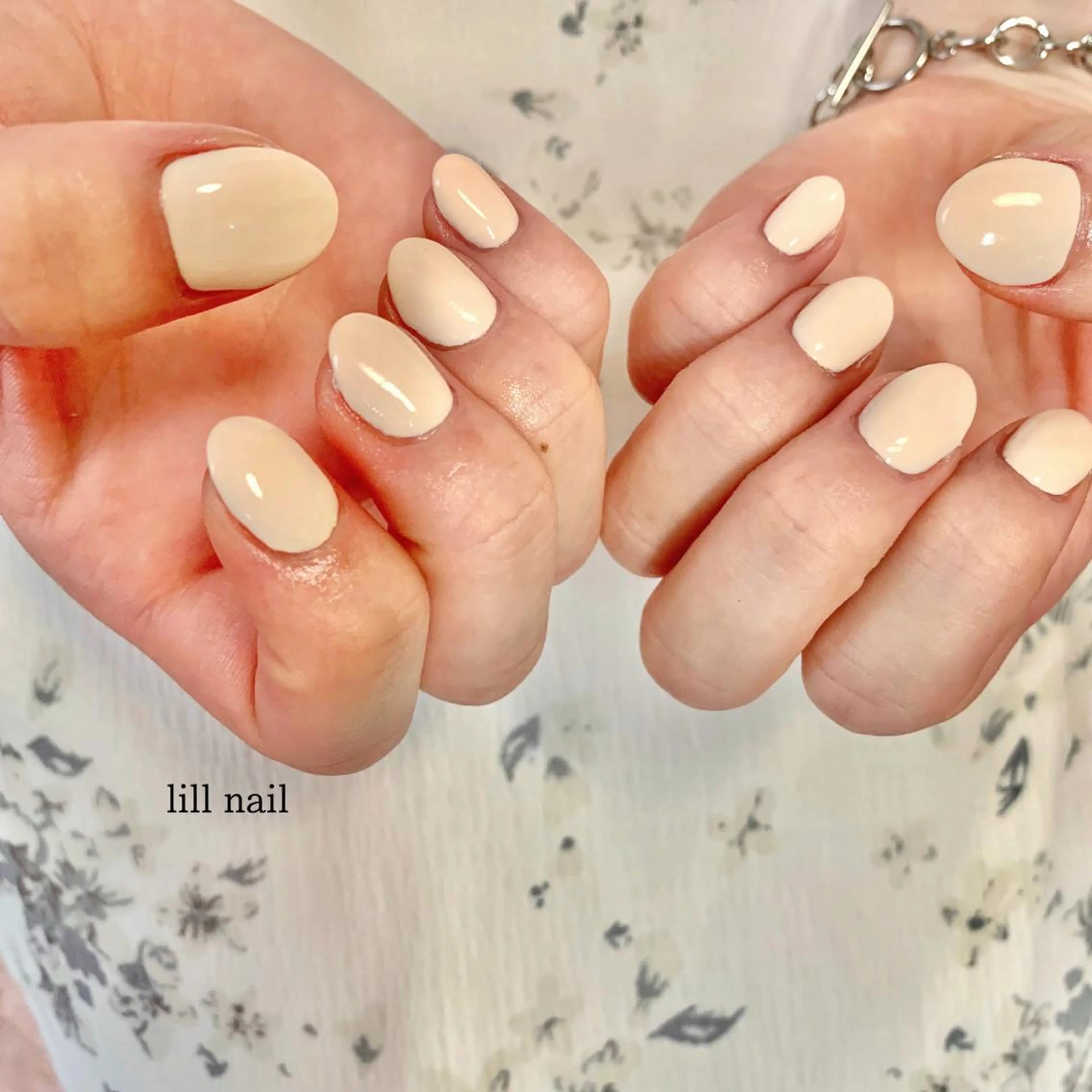 ミディアム pllia beautyのネイルデザイン