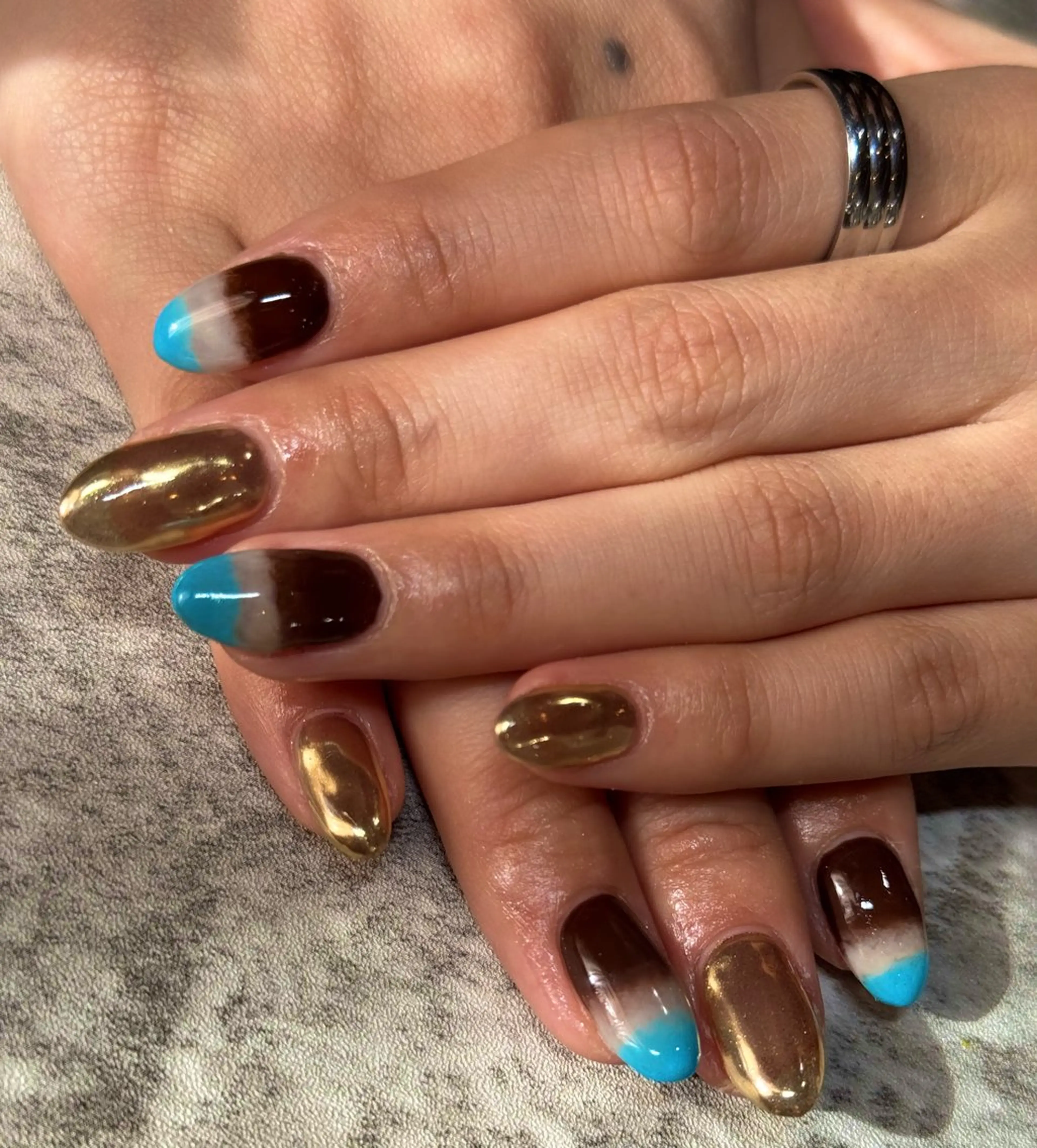 ネイル Mahiru ➰🎀🤍のネイルデザイン