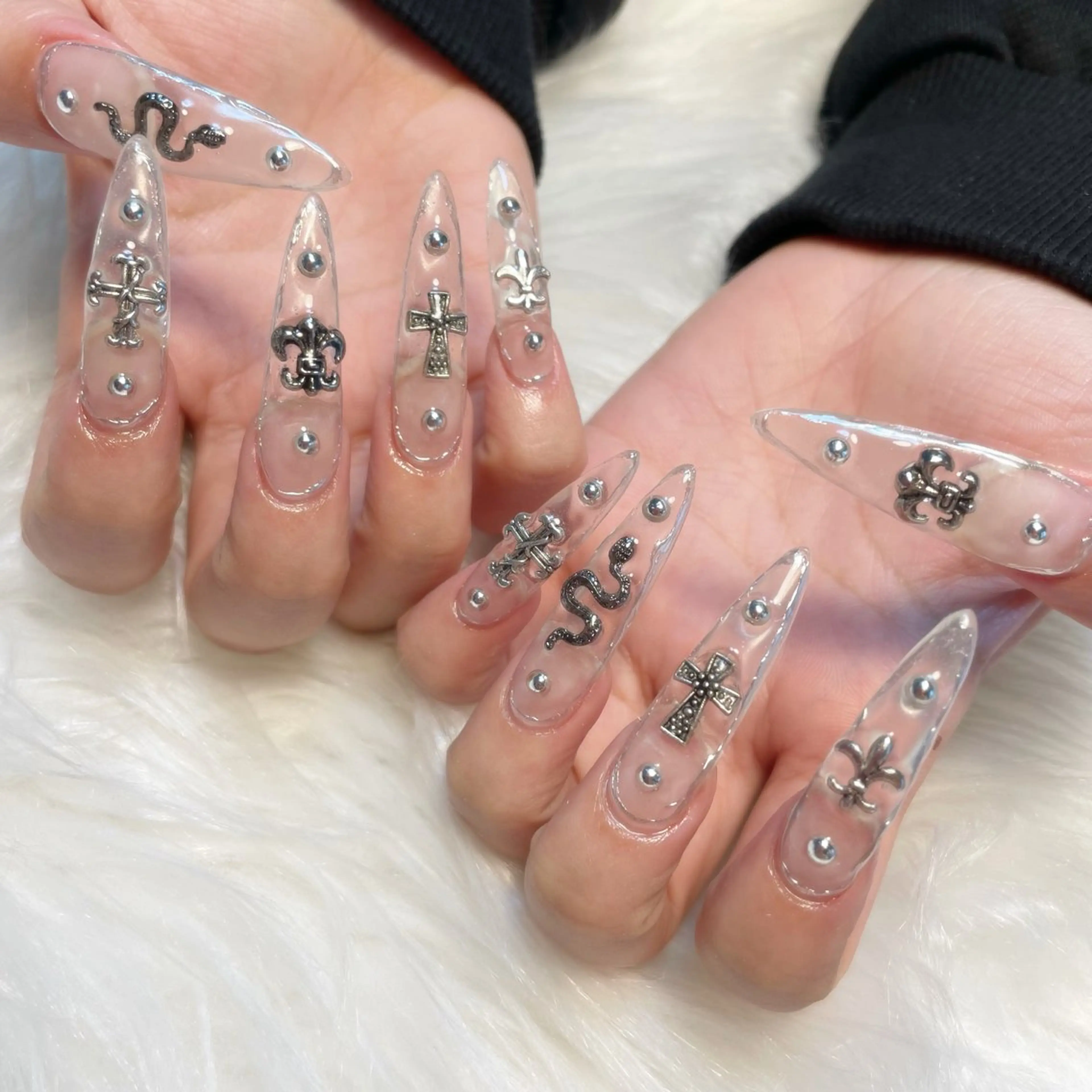 ネイル ハンドネイル ゴテゴテ💙ワンホン リオナのネイルデザイン