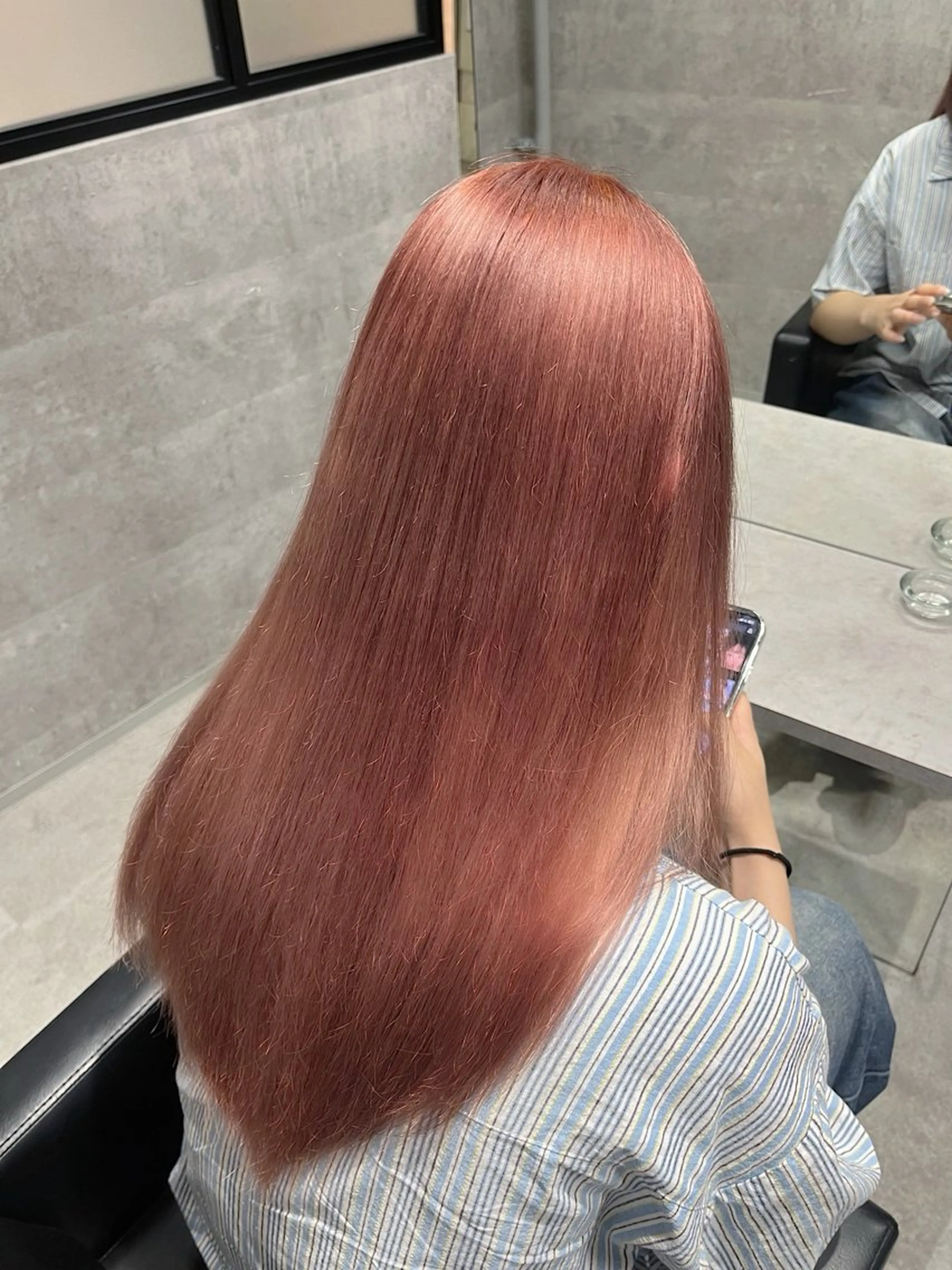 ロング カラー HOHOMI （ほほみ）のヘアスタイル