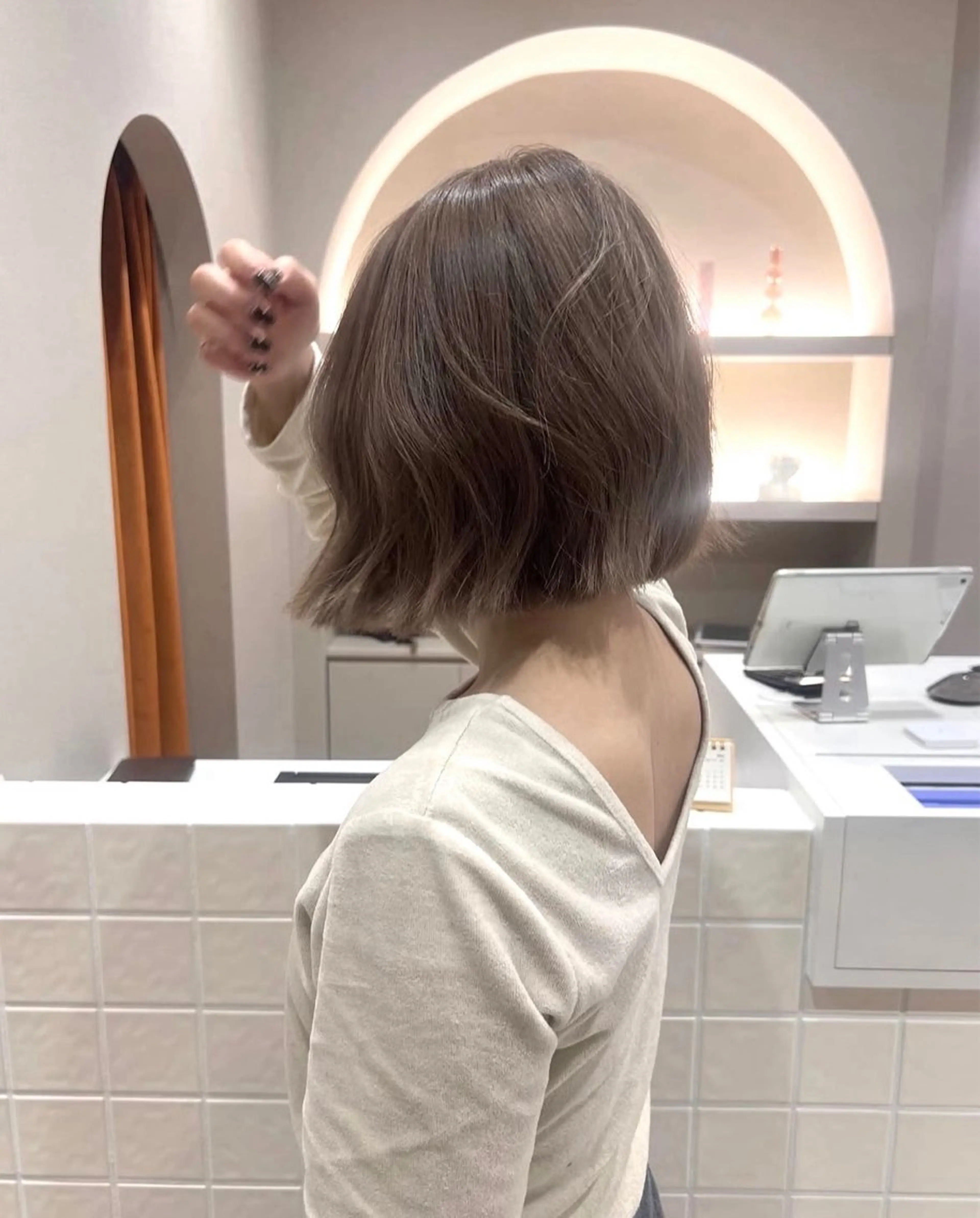 ショート カラー MIYU透明感カラー ブリーチなしWカラーのヘアスタイル