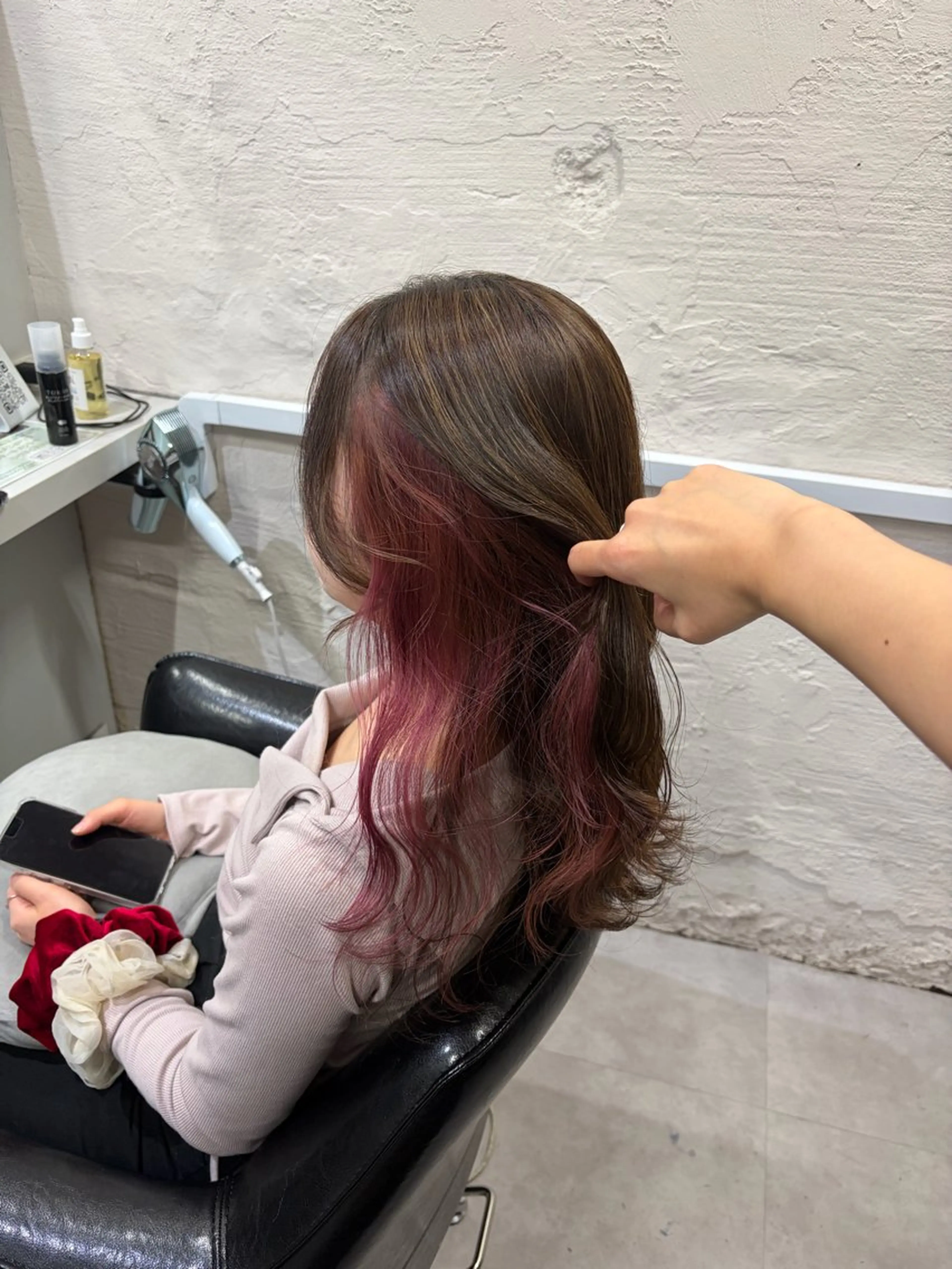 ロング カラー インナーカラー ピンクカラー ヘアカラー tokute よしかわなお🍒のヘアスタイル