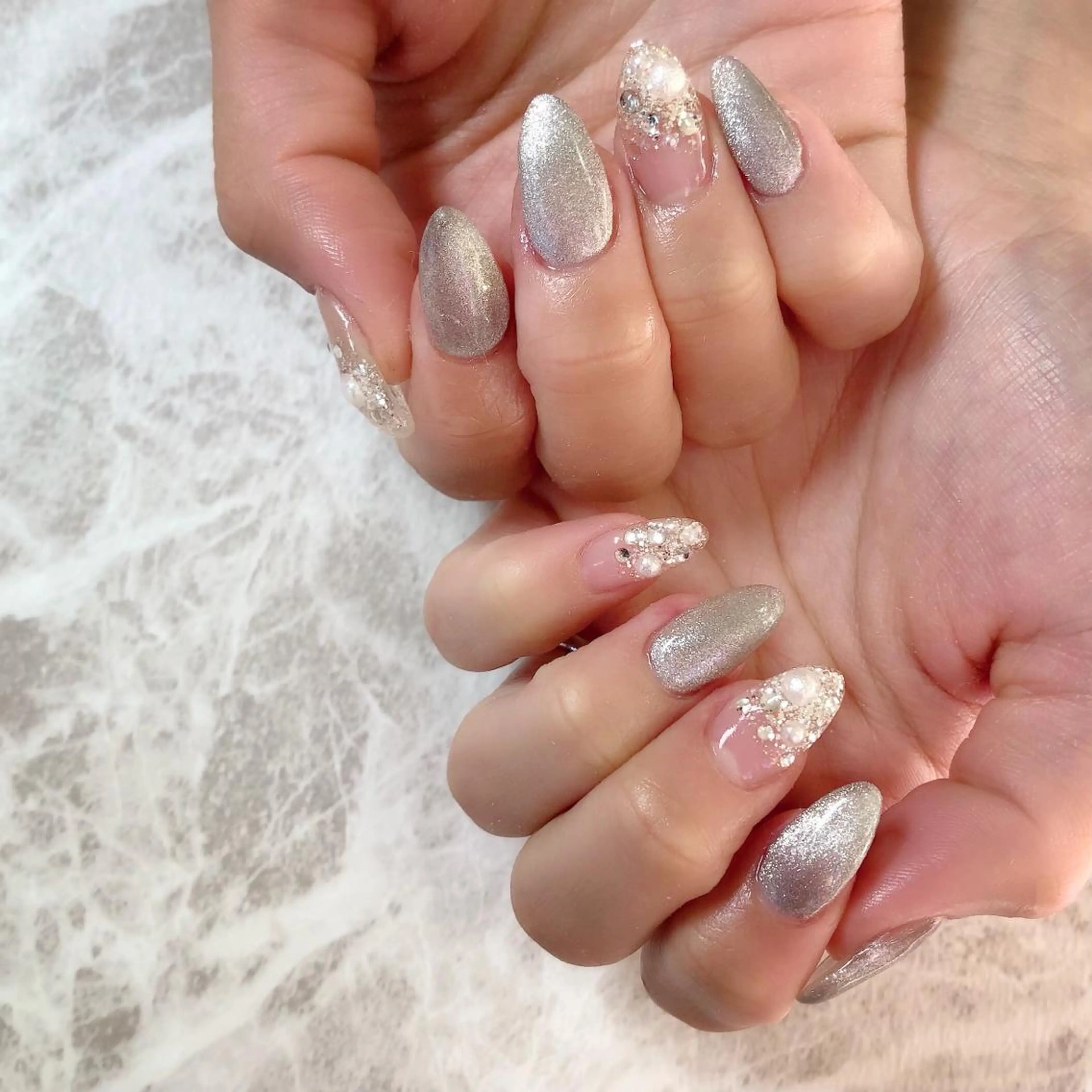 ネイル フットネイル フレンチネイル ジェルネイル ラメ(グリッター) ラメグラデーション NEO Beauty Salon所属・𝐍𝐄𝐎 𝐉𝐔𝐑𝐈のネイルデザイン