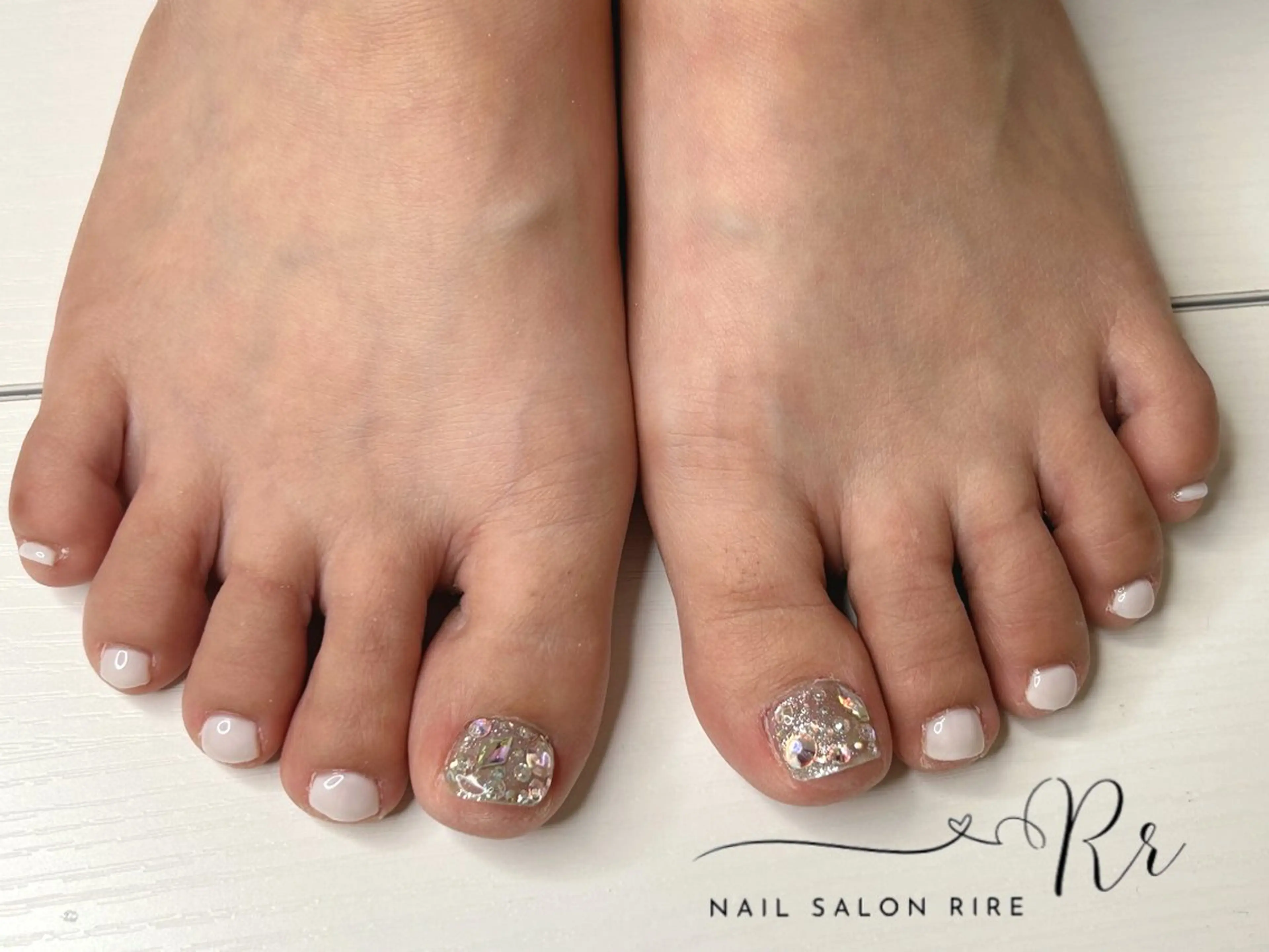 オフ込みワンカラーフットネイルの写真