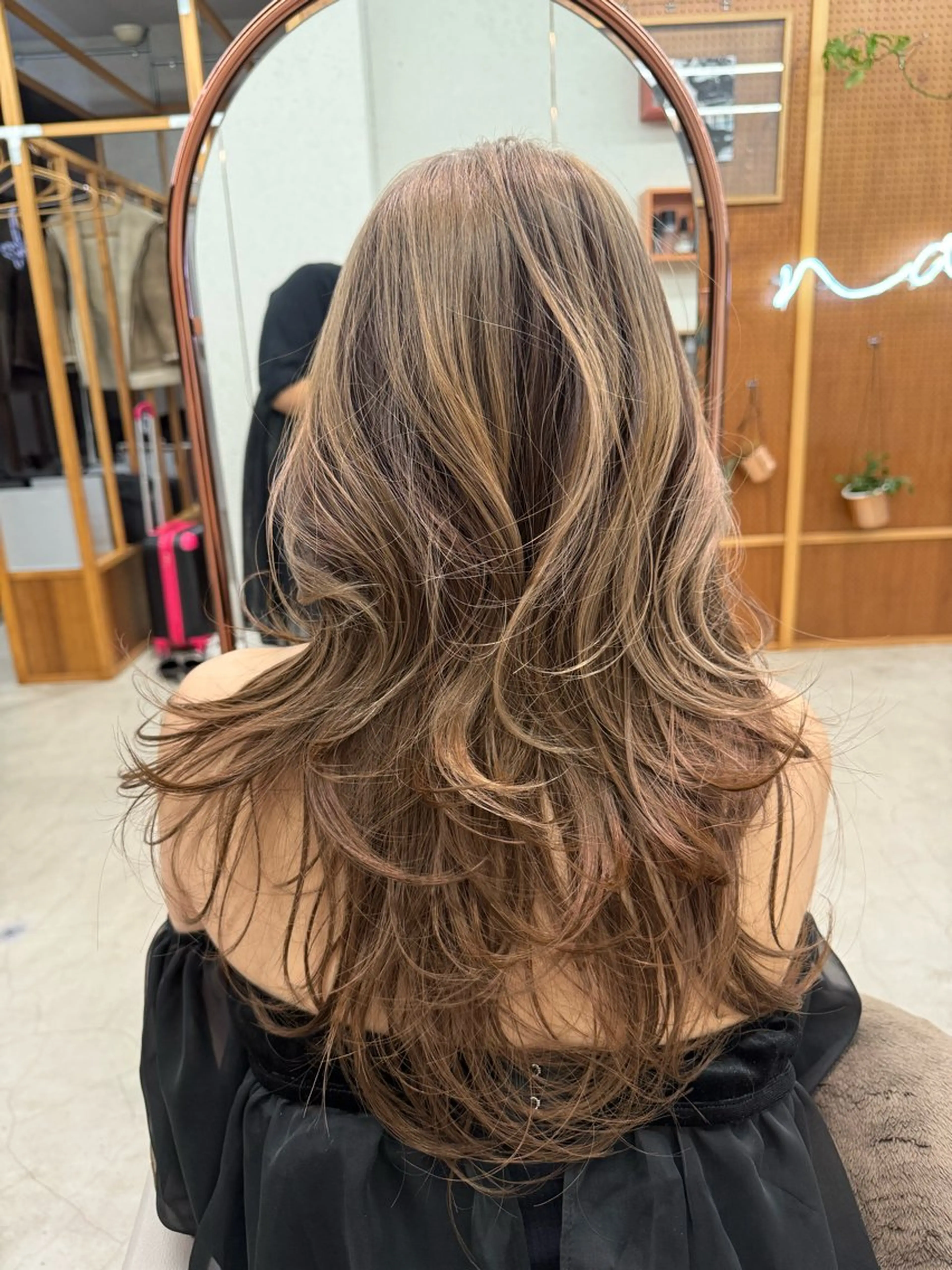 ロング レイヤーカット サカモト ナオミのヘアスタイル