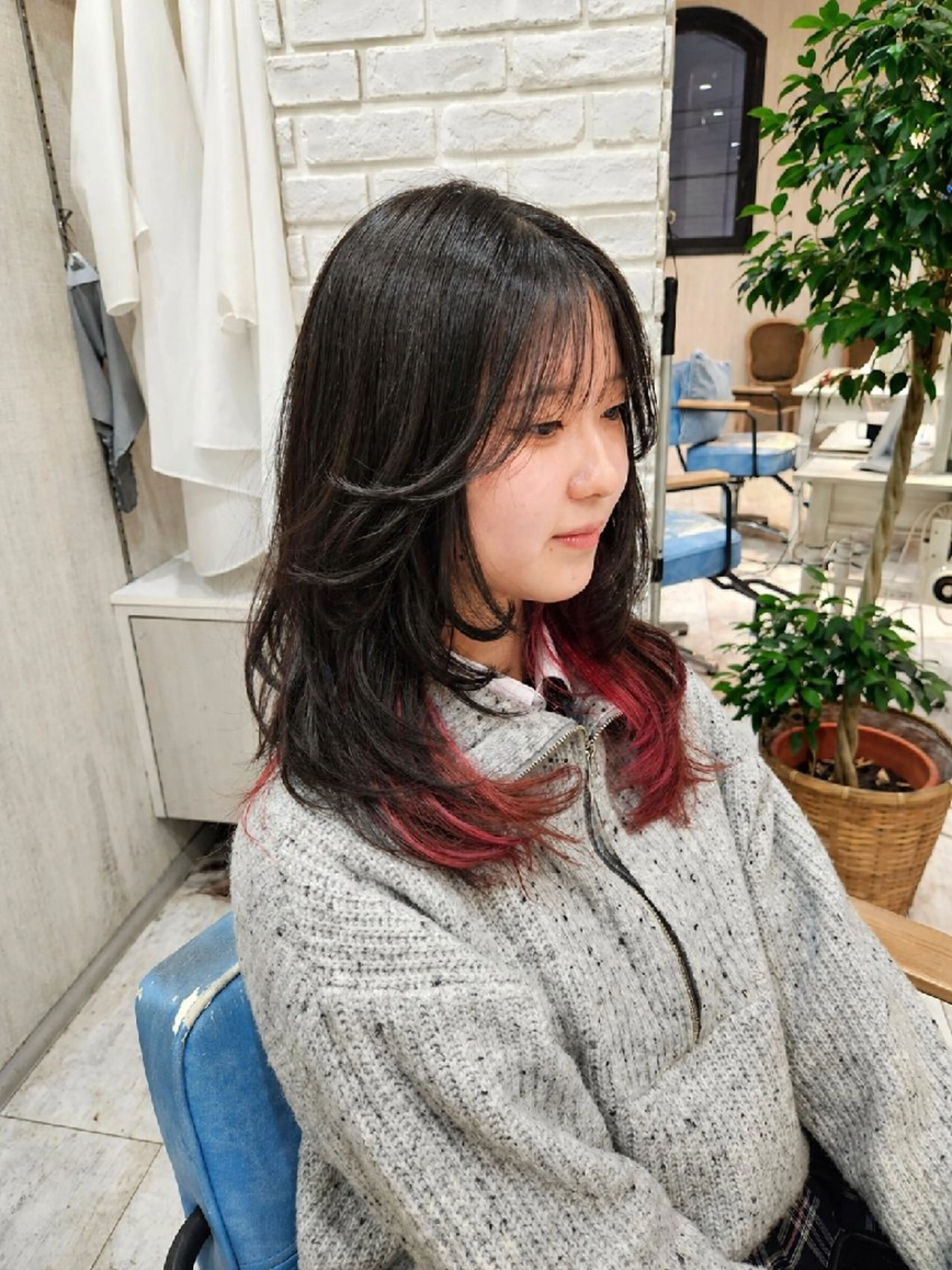 ミディアム カラー インナーカラー 顔周りカット 韓国風ヘア レイヤーカット カット ヘアカラー 髪質改善/レイヤー/ 顔周りカット/代表西のヘアスタイル