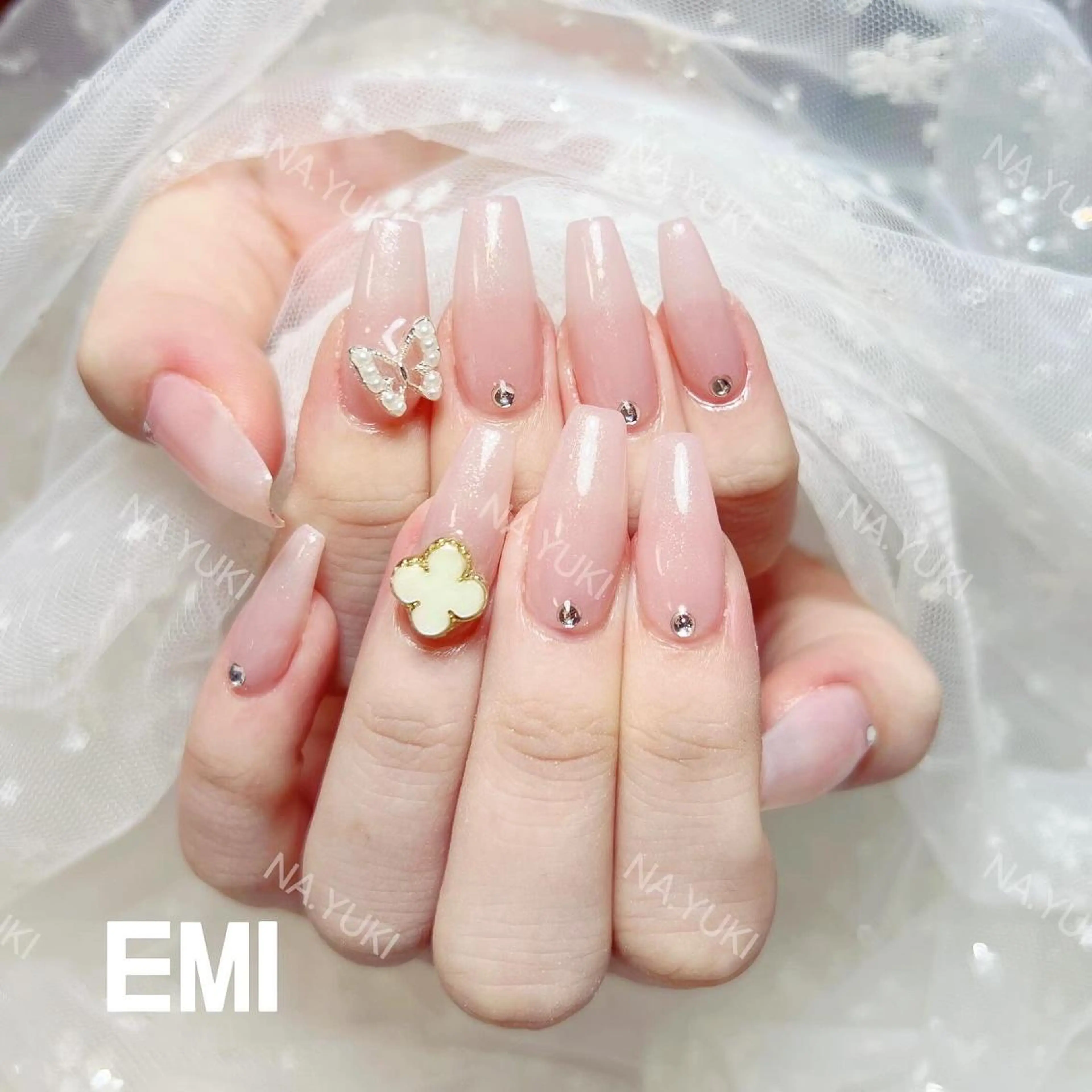 ネイル ストーンネイル ハンドネイル ハンドケア YUKI 💗 渋谷店のネイルデザイン