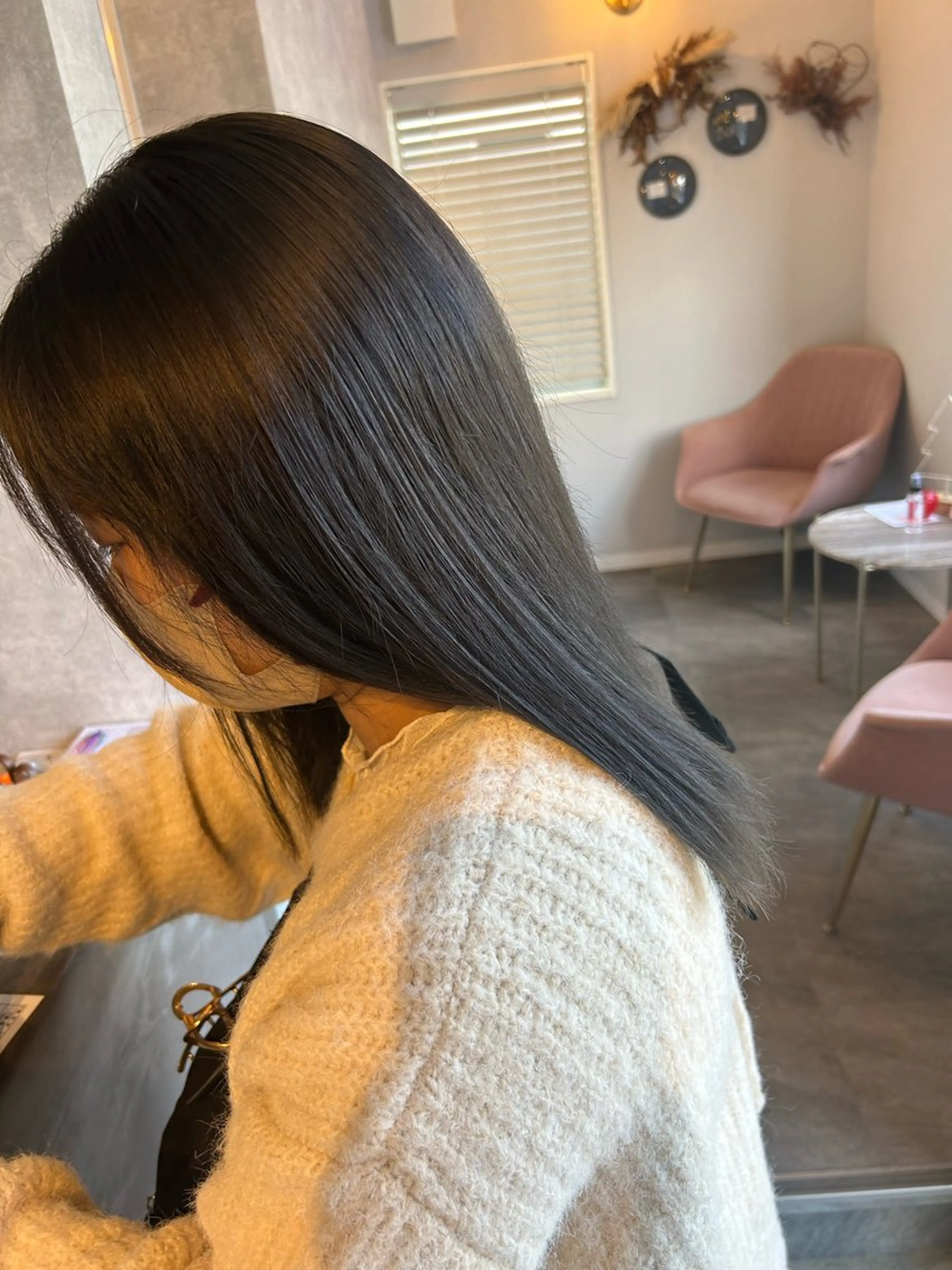 セミロング ayumi ／透明感カラーのヘアスタイル