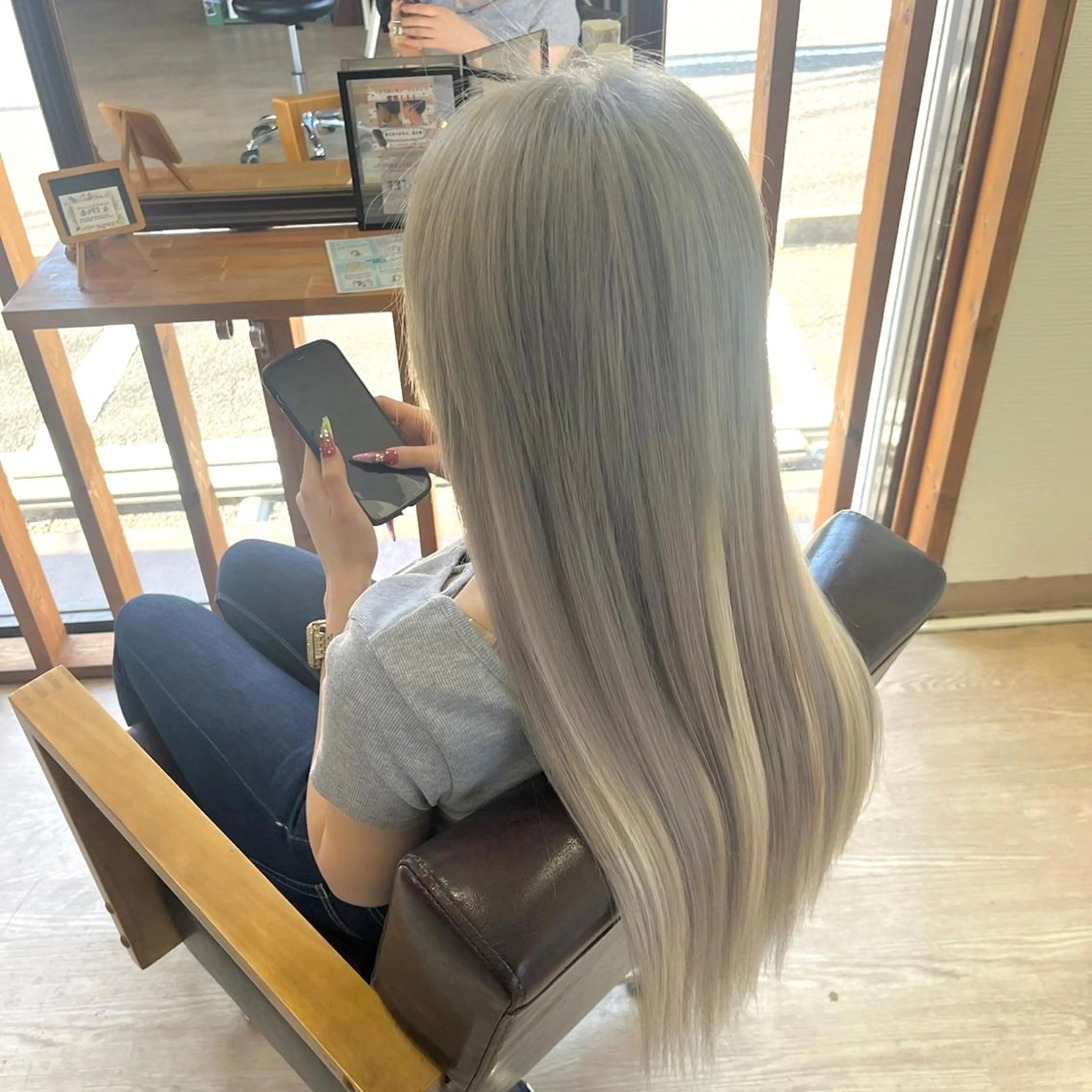 ロング naomi (夜間営業受付中★)のヘアスタイル