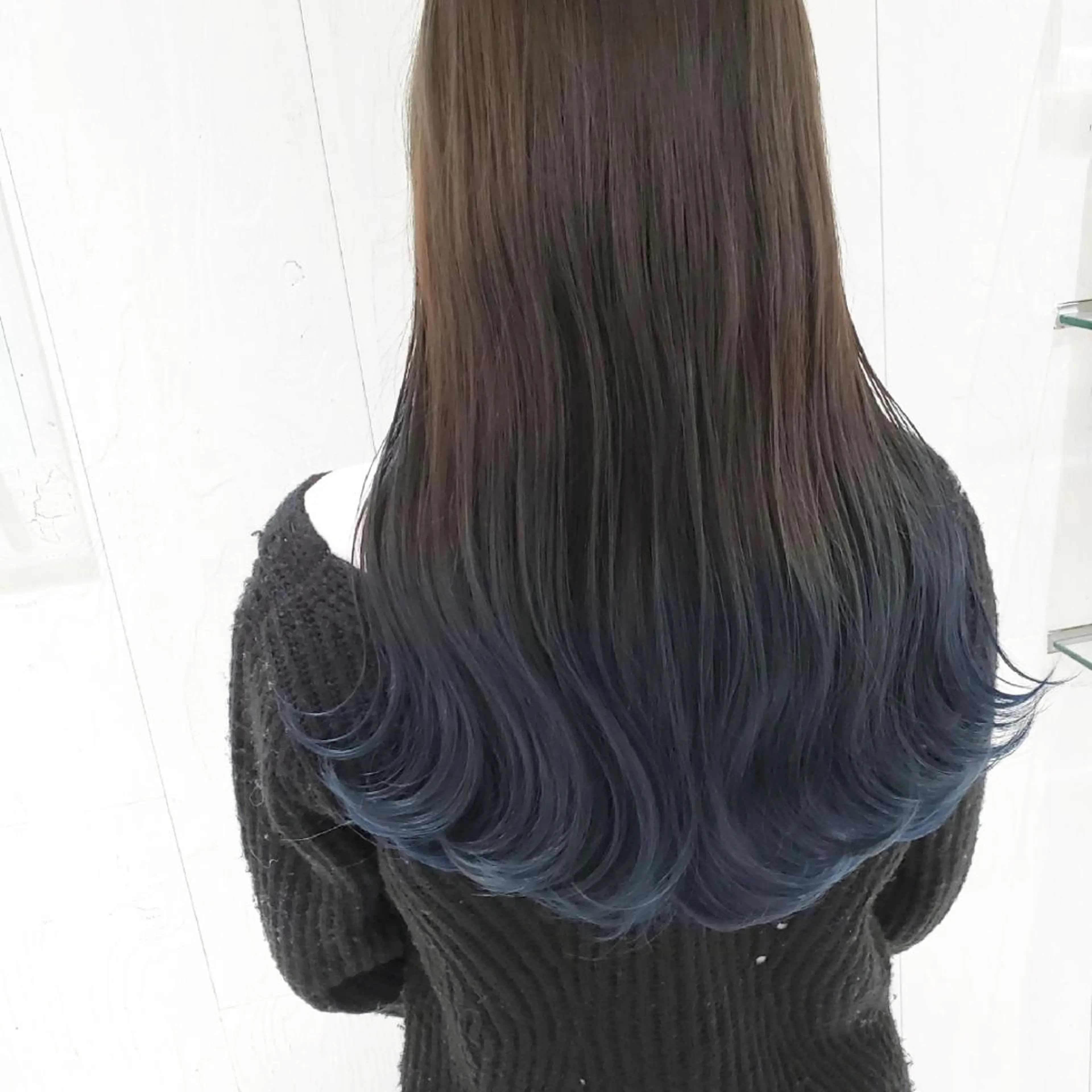 ロング カラー ブルーカラー グラデーションカラー グレージュ ネイビーカラー レイヤーカット/ ウルフカット/大橋 のヘアスタイル