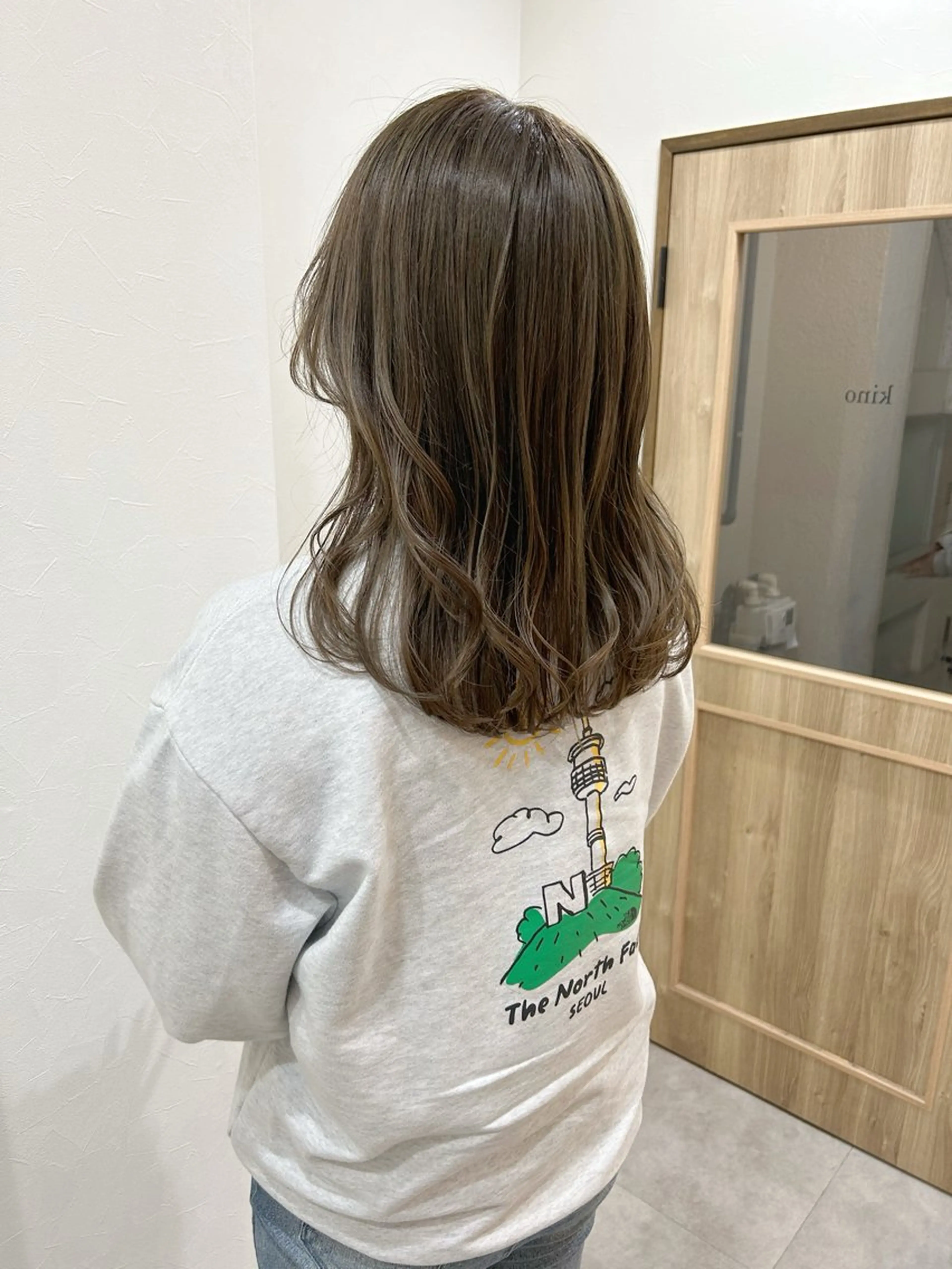 セミロング カラー グレージュ ハイライトカラー オリーブグレージュ オリーブグレー ハイライト ヘアカラー ボブ/ハイトーン 福生Radix 下田のヘアスタイル