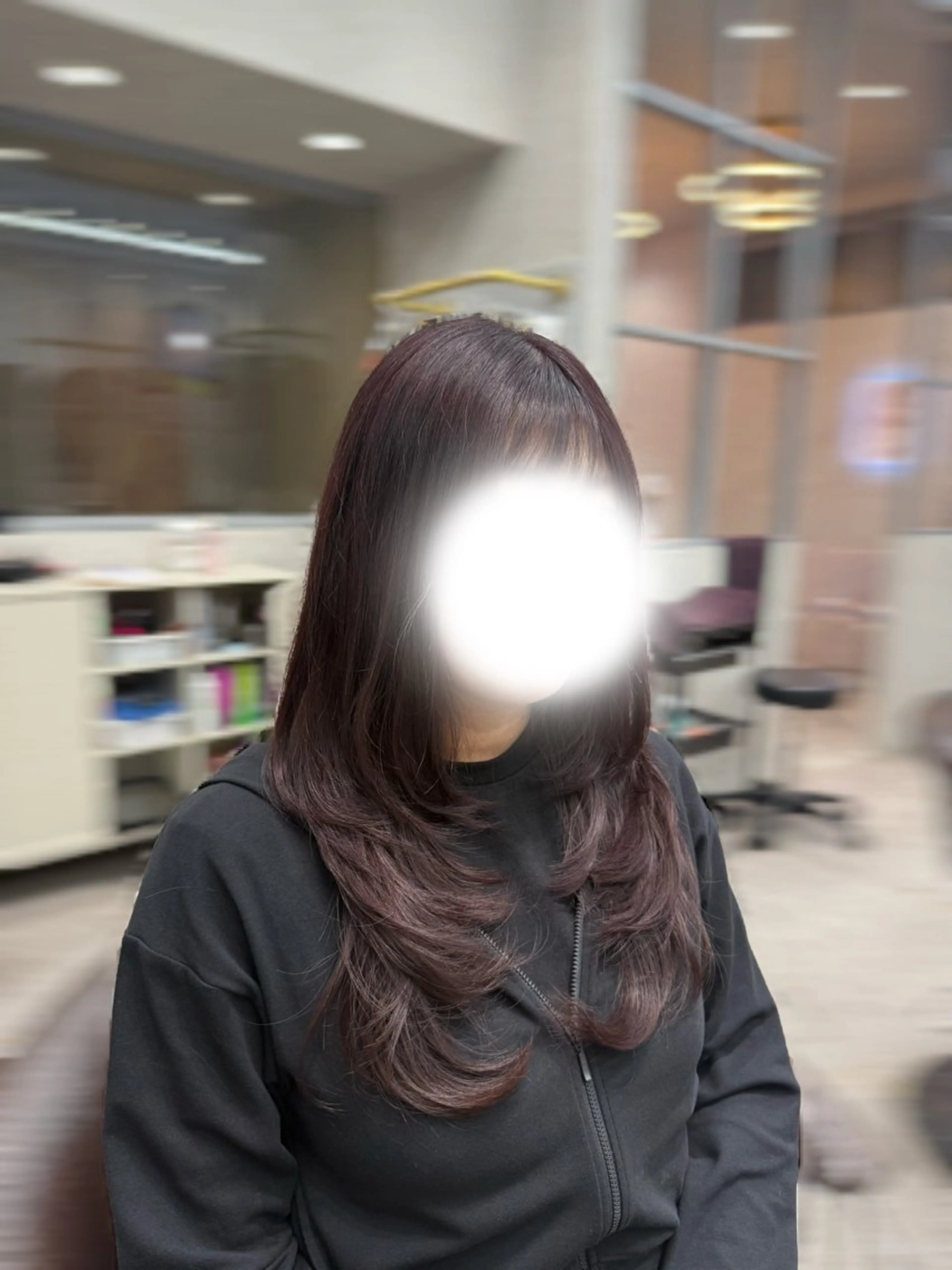 ロング レイヤーカット Nanami / ベージュ/グレージュのヘアスタイル