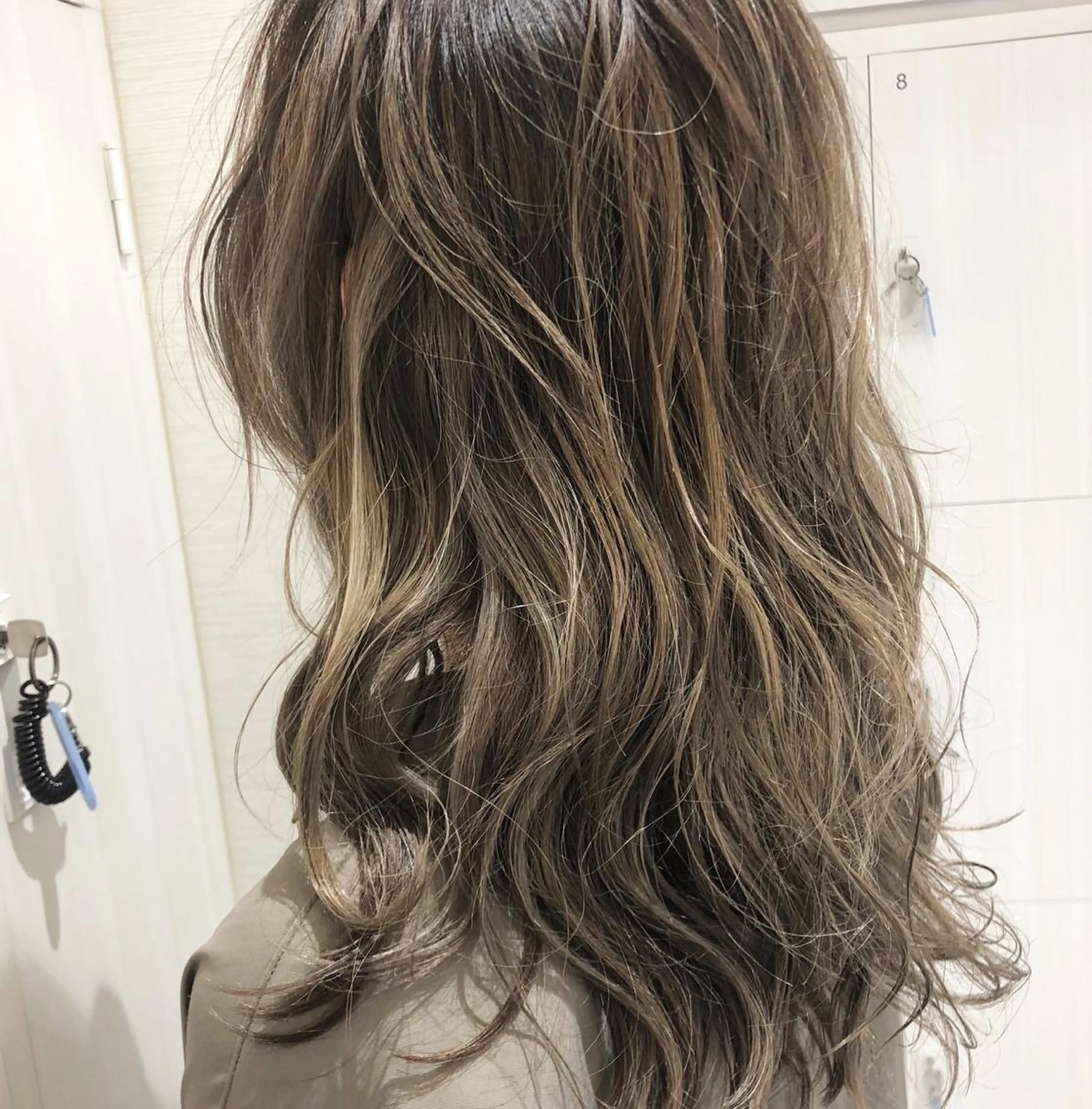 カラー 三鷹で1番ショート ボブをカットする新谷のヘアスタイル