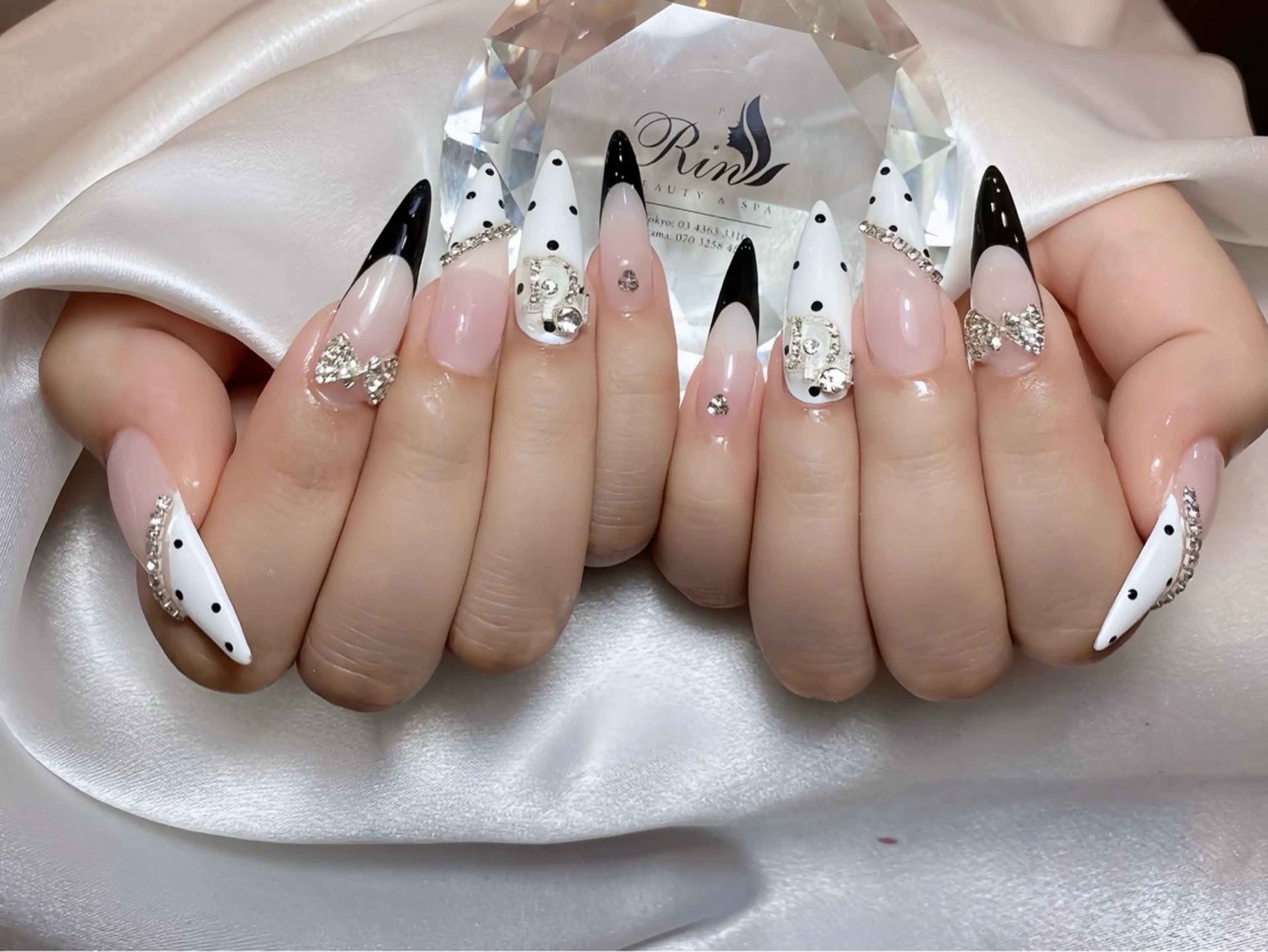 ネイル フレンチネイル ハート 韓国ネイル マグネットネイル マグネットフレンチ ハンドネイル Emi Studioのネイルデザイン