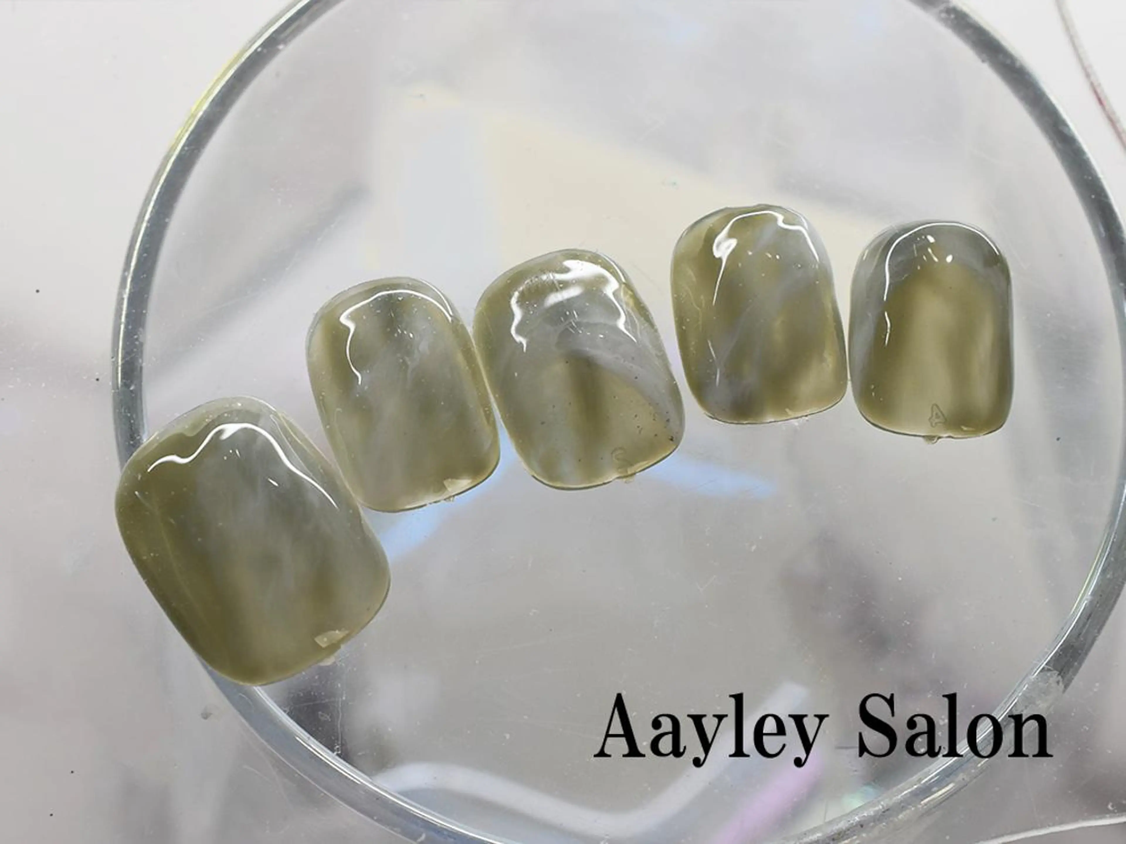 ショート カラー ネイル Aayley アイリ―サロンのネイルデザイン