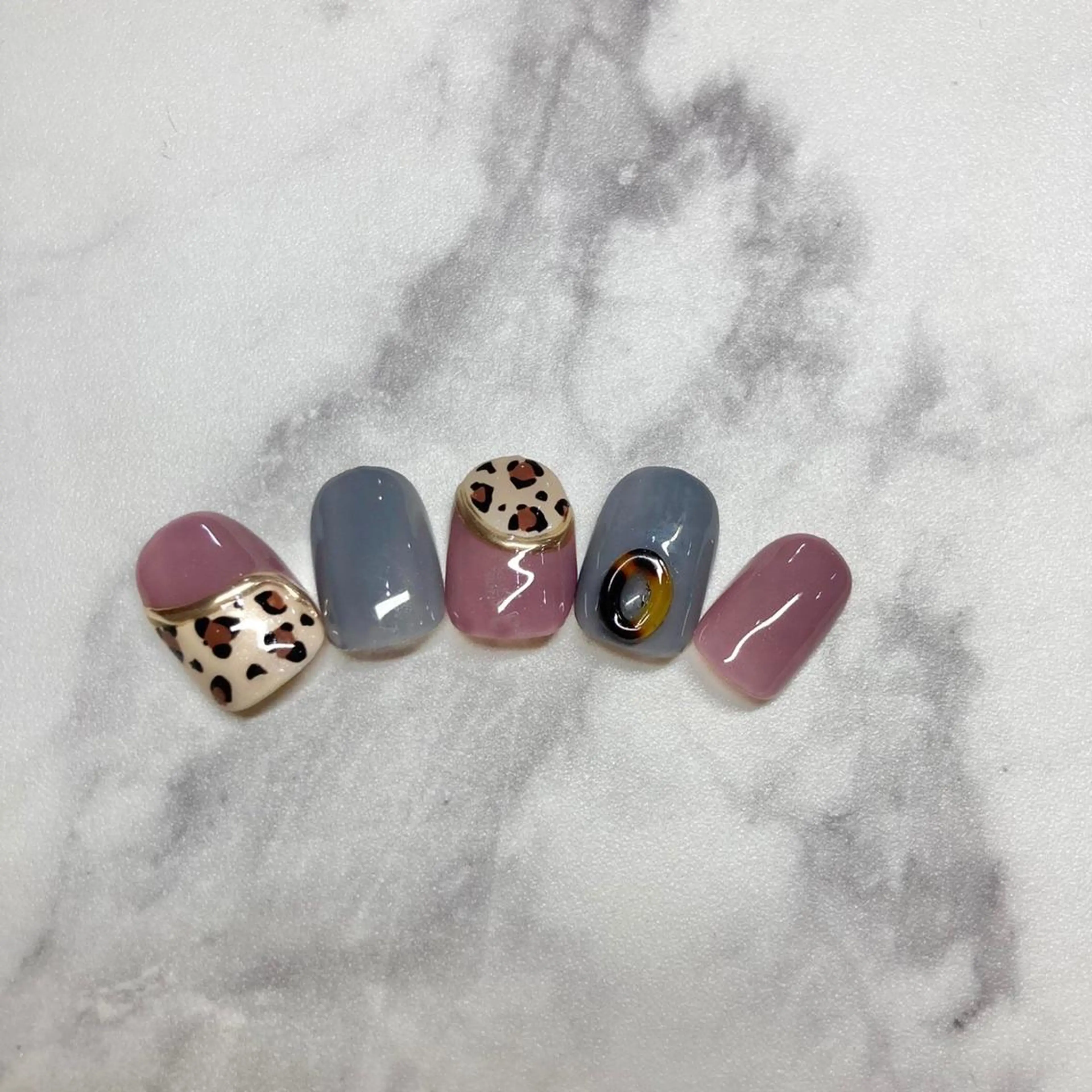 ネイル アニマル柄 ジェルネイル ミラーネイル ニュアンスネイル パラジェル Nail&eye Belire 新宿のネイルデザイン