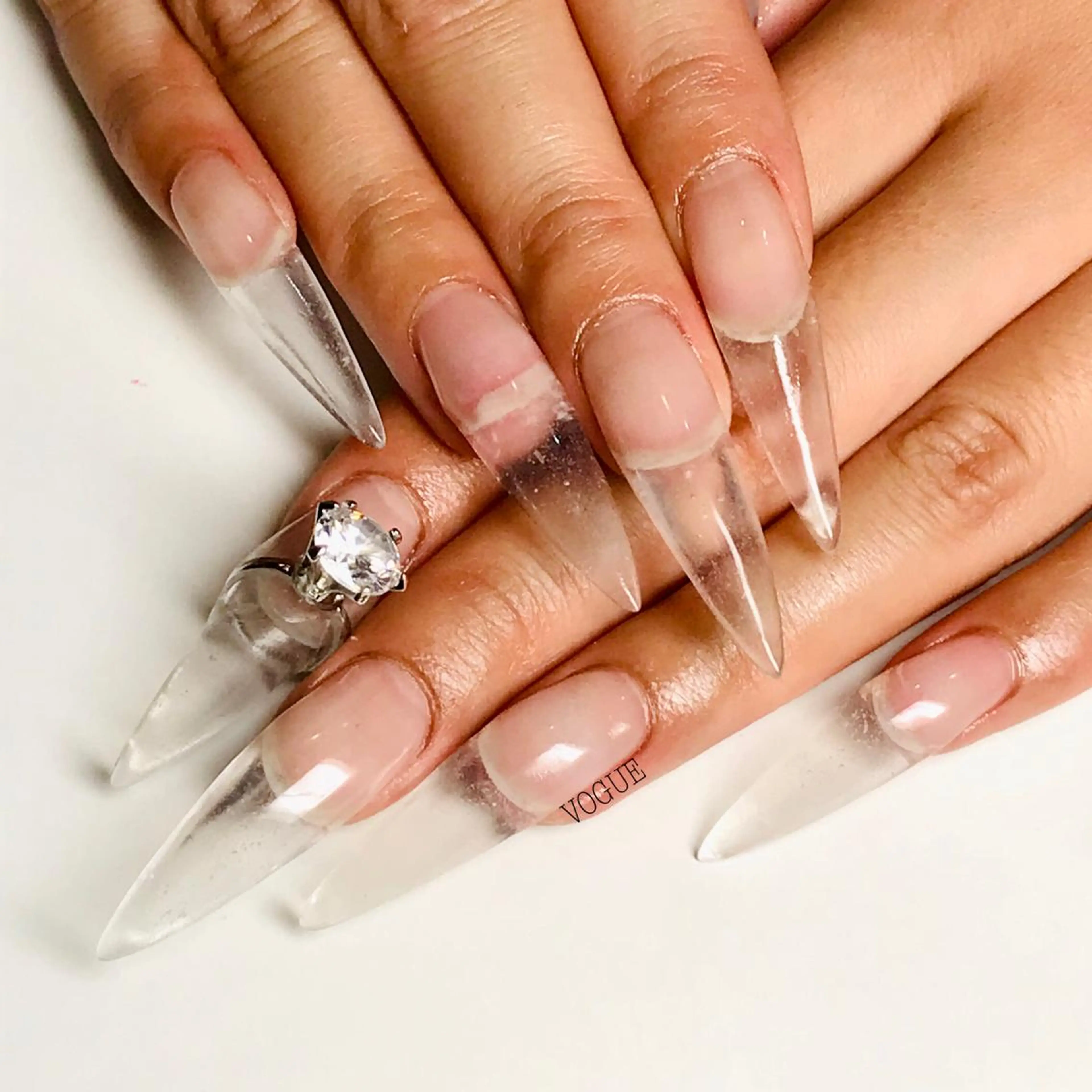 ネイル クリアネイル VOGUE ×SWANのネイルデザイン
