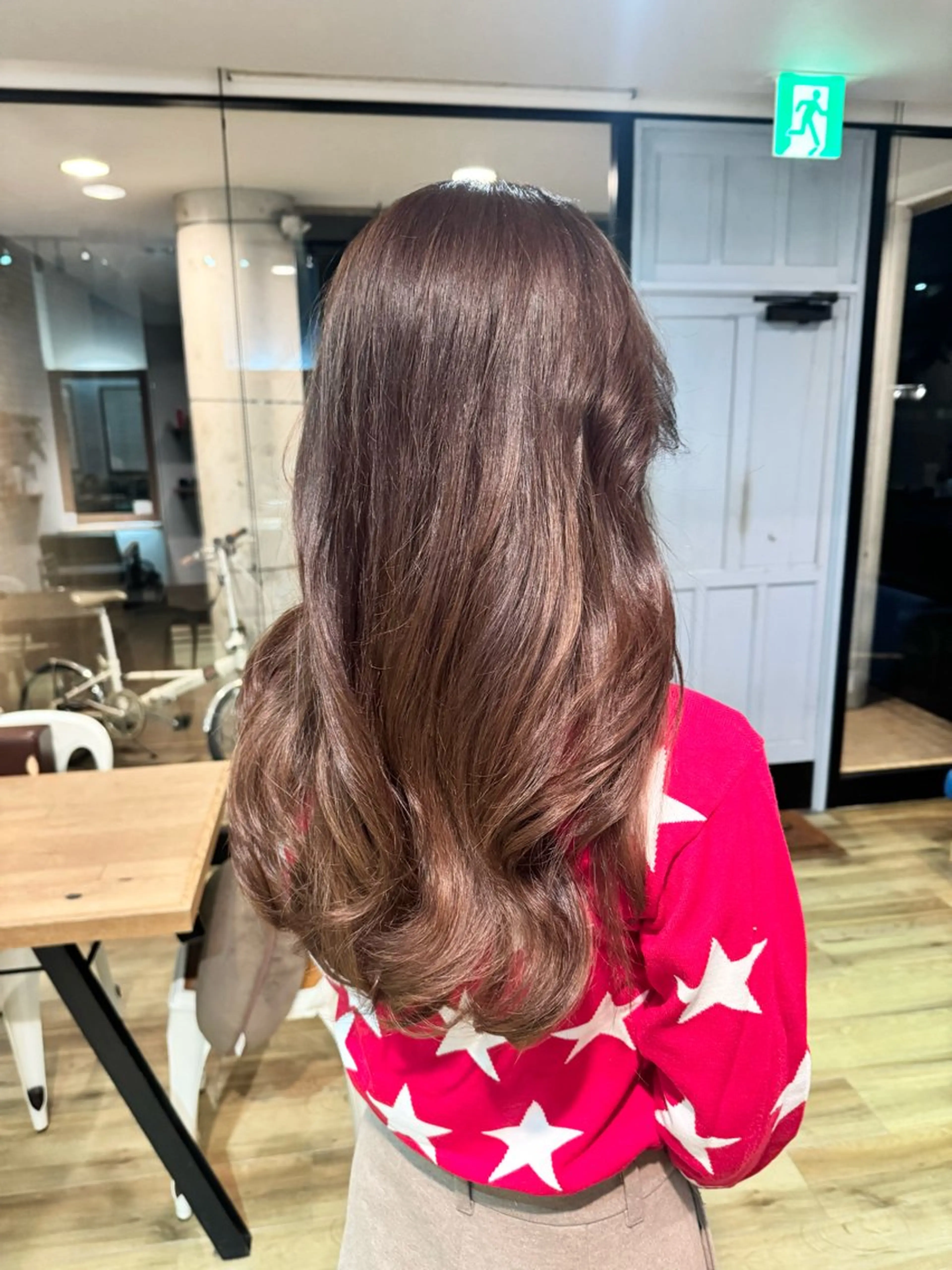 ロング カラー アッシュ アッシュブラウン ブリーチ ブラウンカラー ヘアカラー トリートメント ツキダテ ユイのヘアスタイル
